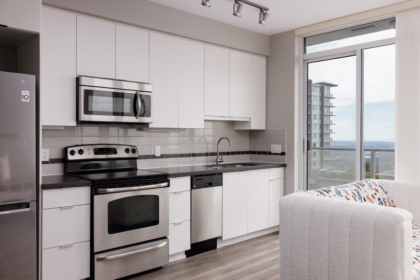 1004 - 9025 Highland Court, Burnaby, V5A 0A8 — photo 2