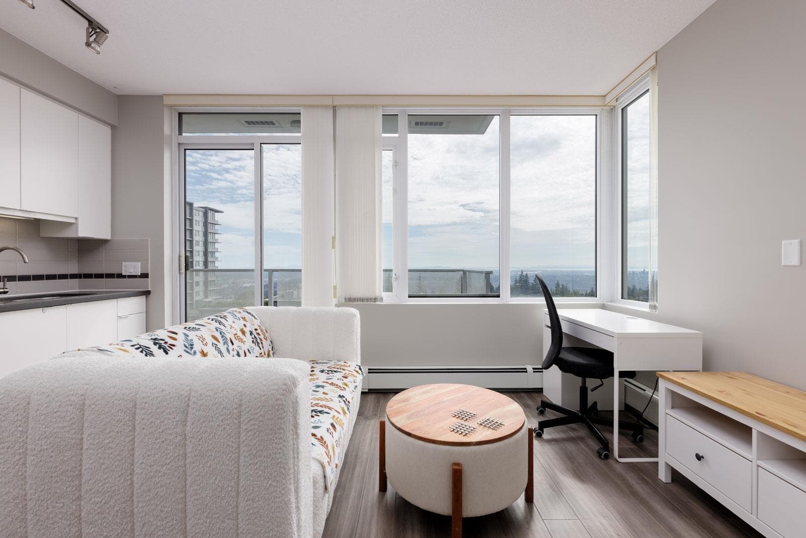1004 - 9025 Highland Court, Burnaby, V5A 0A8 — photo 3