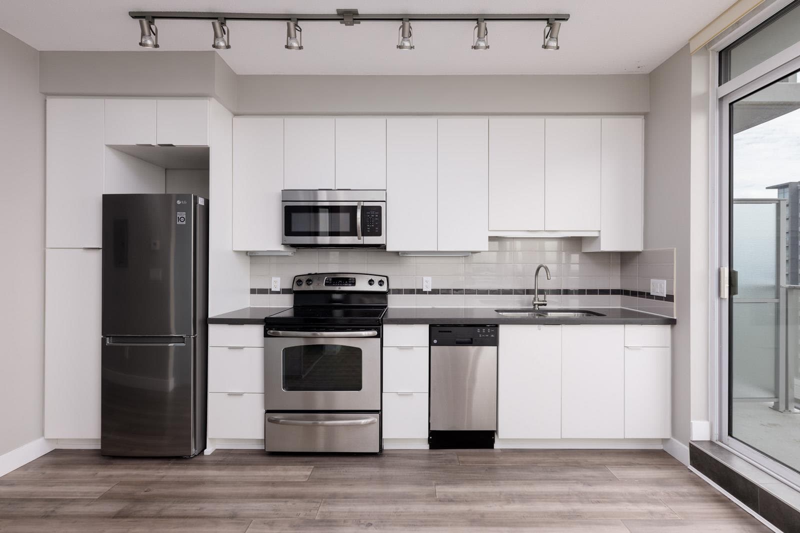 1004 - 9025 Highland Court, Burnaby, V5A 0A8 — photo 1
