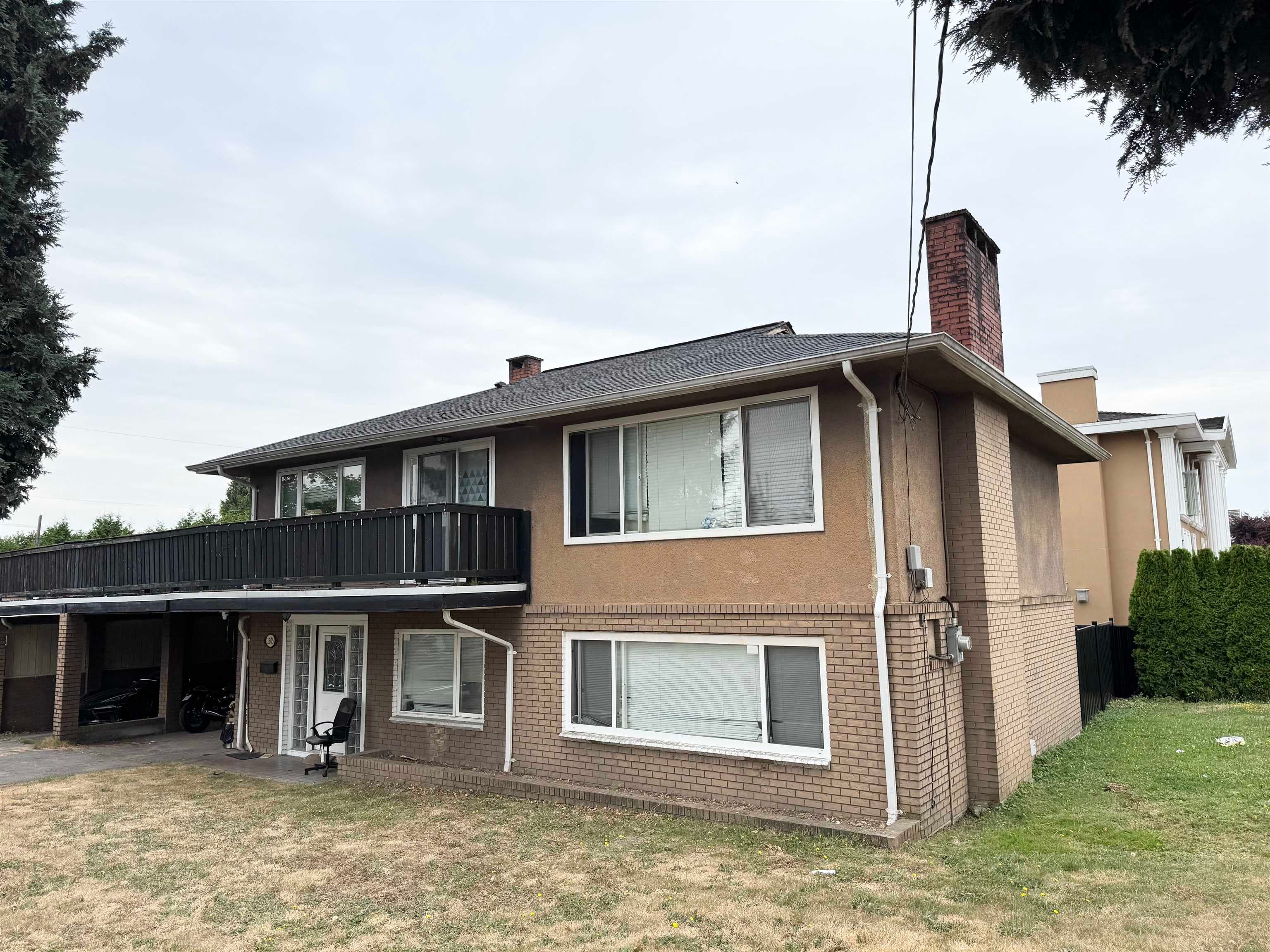 1305 Kensington Avenue, Burnaby, V5B 4C2 — photo 1