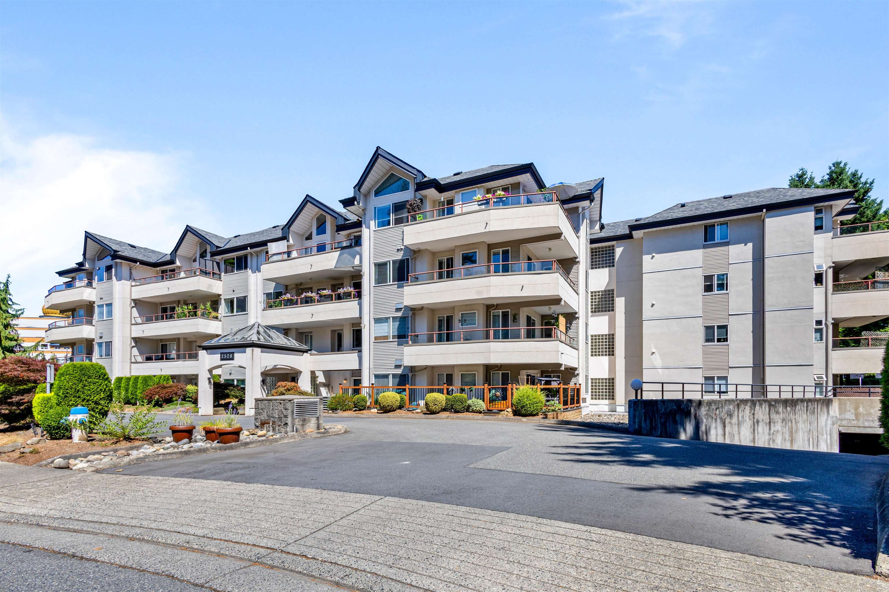 206 - 2526 Lakeview Crescent, Abbotsford, V2S 3A9 — photo 2