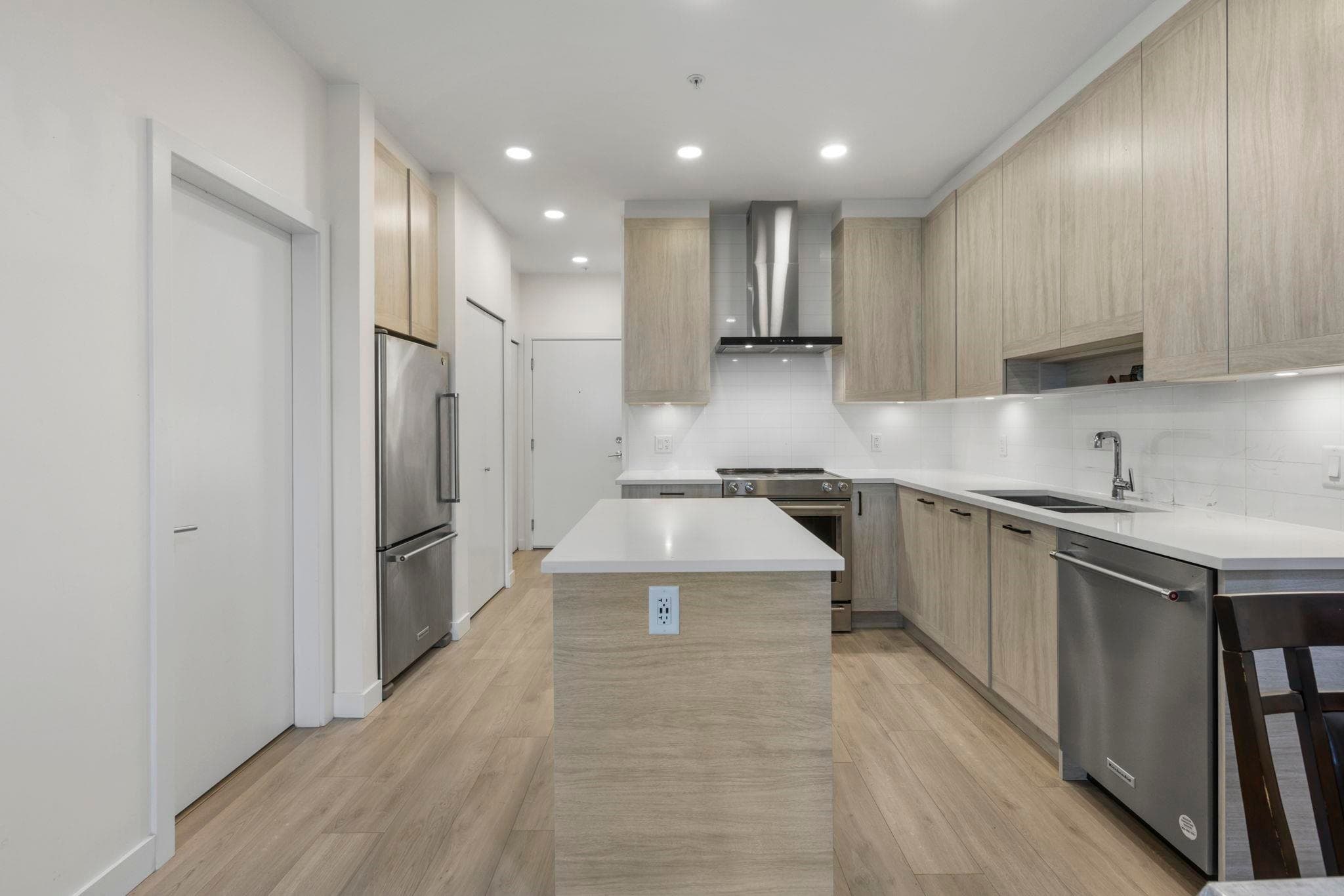 510 - 7579 16th Street, Burnaby, V3N 0H7 — photo 3