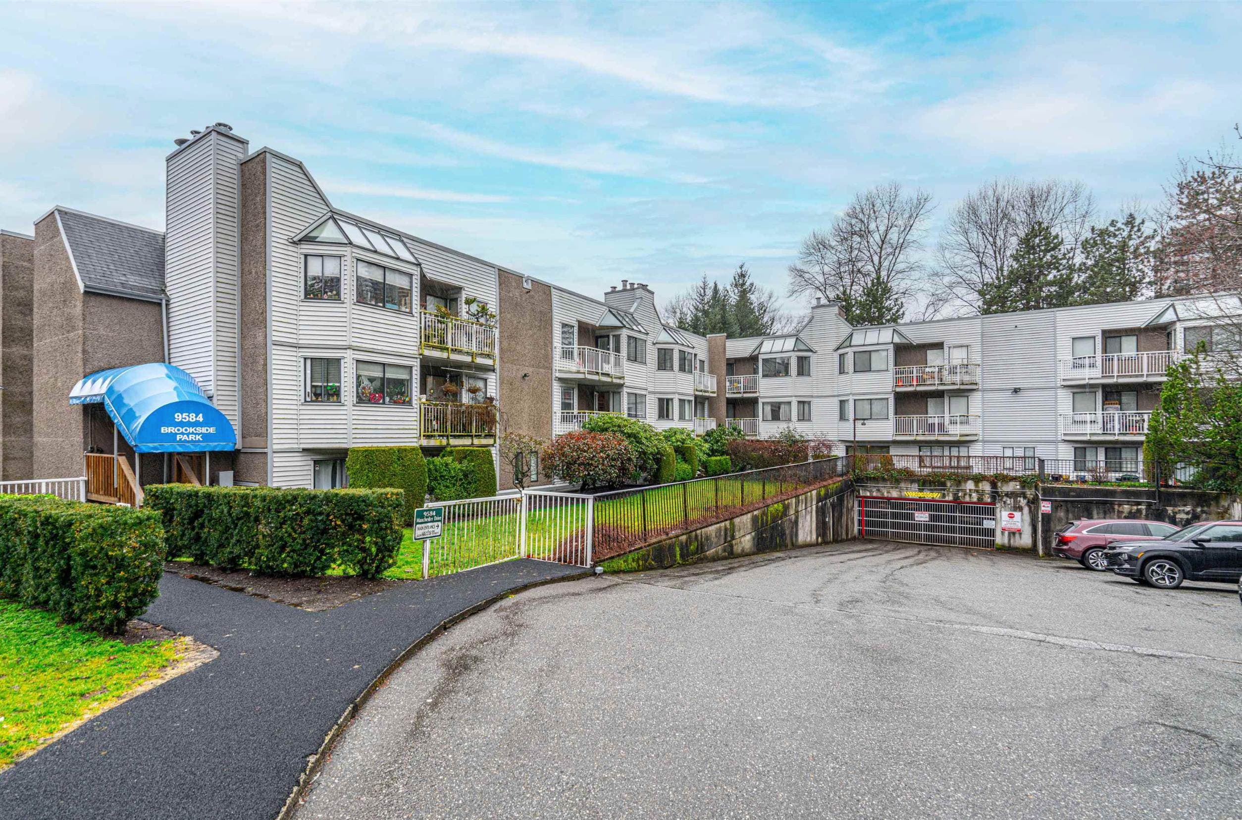 105 - 9584 Manchester Drive, Burnaby, V3N 4R1 — photo 1
