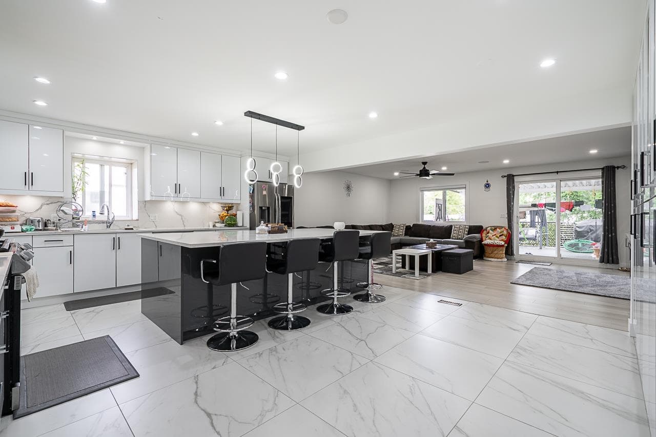 8736 140a Street, Surrey, V3W 0M4 — photo 3