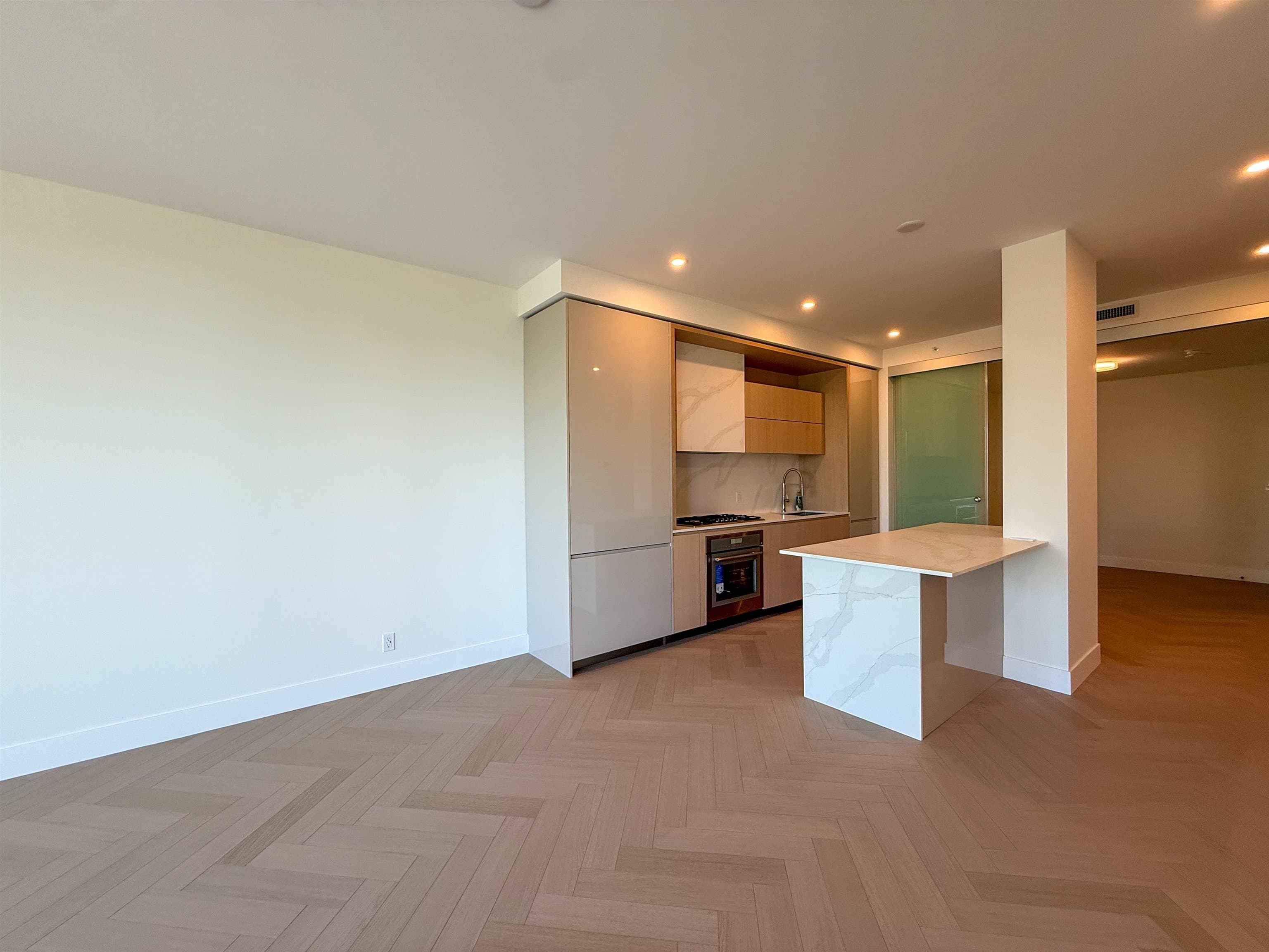 313 - 1342 Johnston Road, White Rock, V4B 3Z7 — photo 2