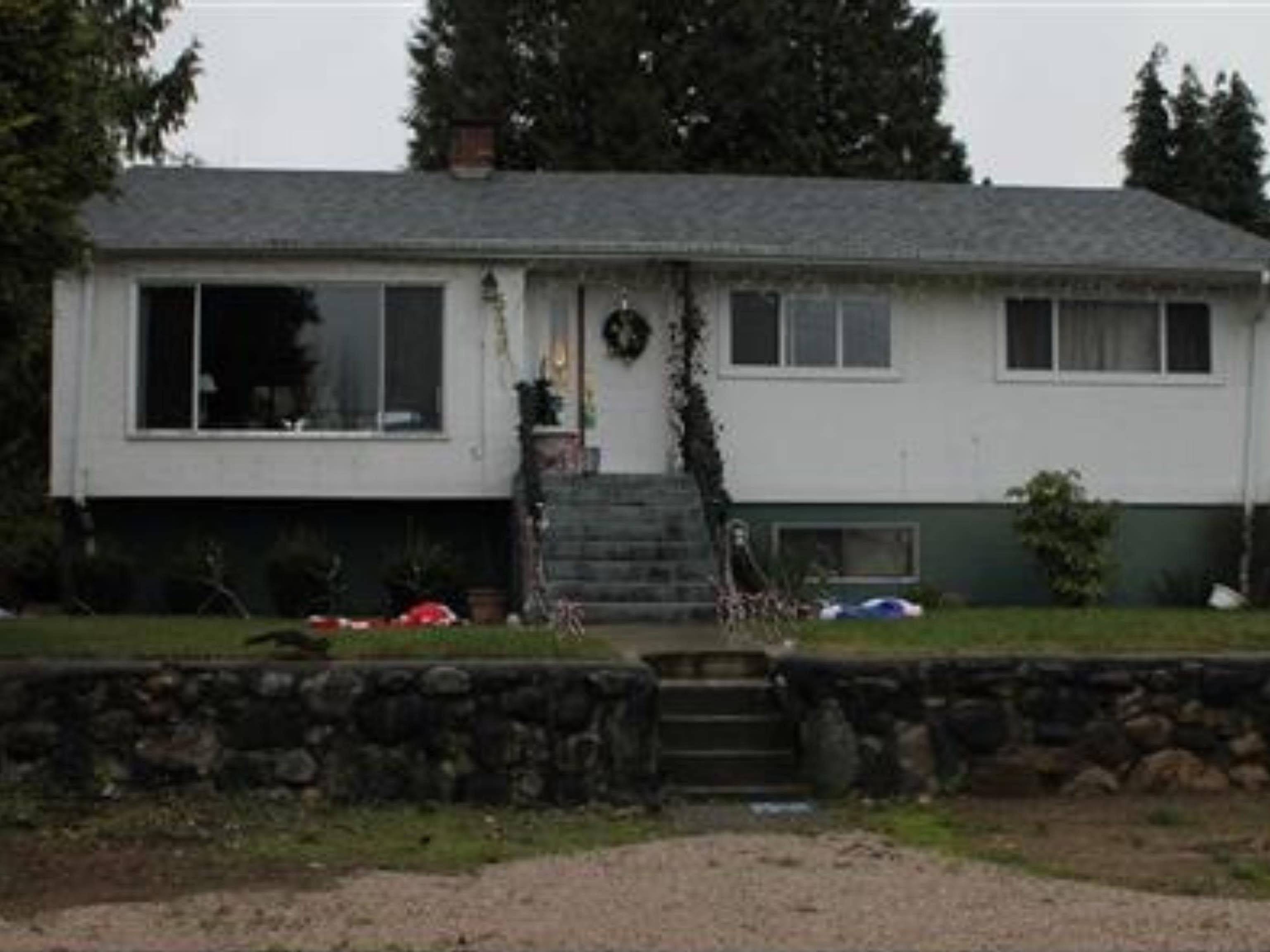 529 Brookmere Avenue, Coquitlam, V3J 1W8 — photo 2