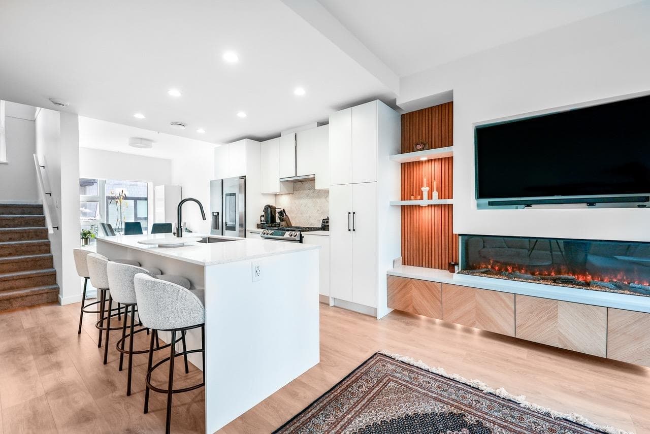 137 - 535 E 2nd Street, North Vancouver, V7L 1E1 — photo 1