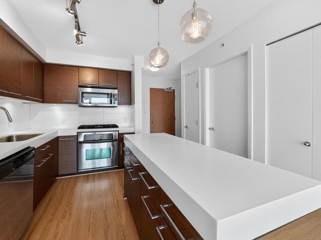 1007 - 2770 Sophia Street, Vancouver, V5T 0A4 — photo 5