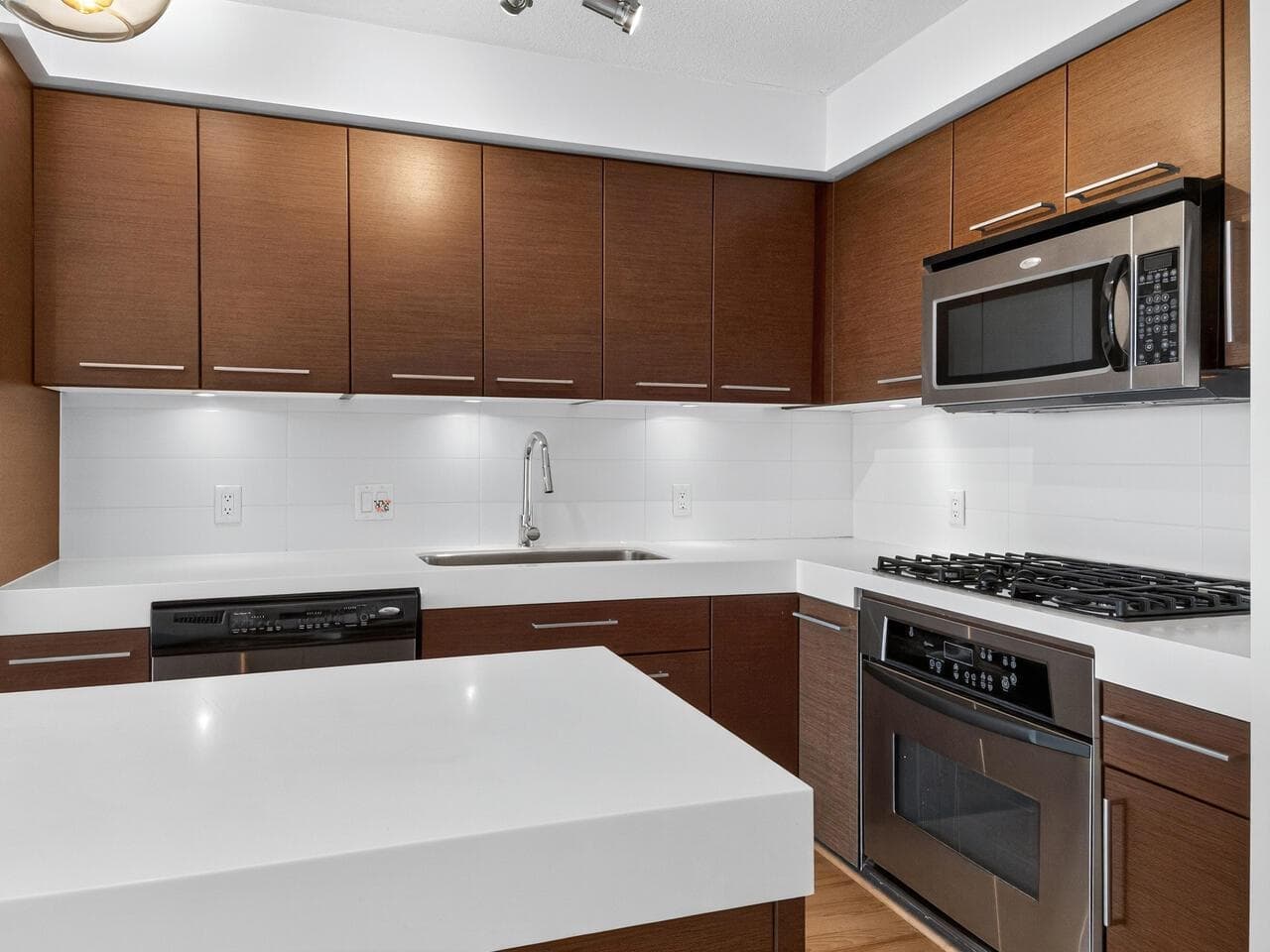 1007 - 2770 Sophia Street, Vancouver, V5T 0A4 — photo 4