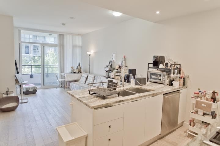 302 - 2033 W 10th Avenue, Vancouver, V6J 0H1 — photo 2