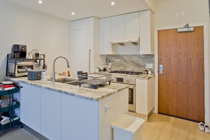 302 - 2033 W 10th Avenue, Vancouver, V6J 0H1 — photo 3