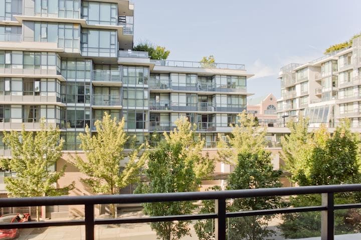 302 - 2033 W 10th Avenue, Vancouver
