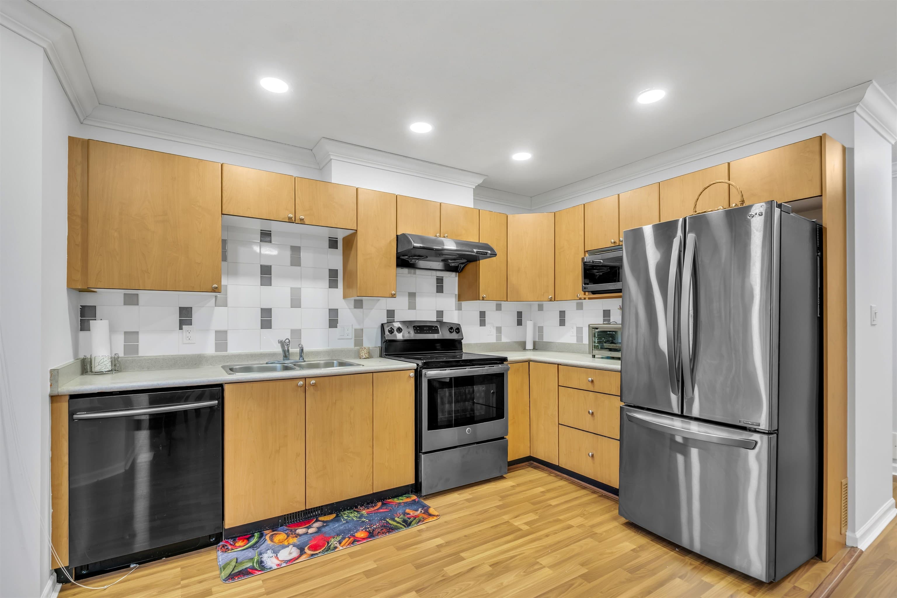 38 - 9559 130a Street, Surrey, V3V 5N9 — photo 5