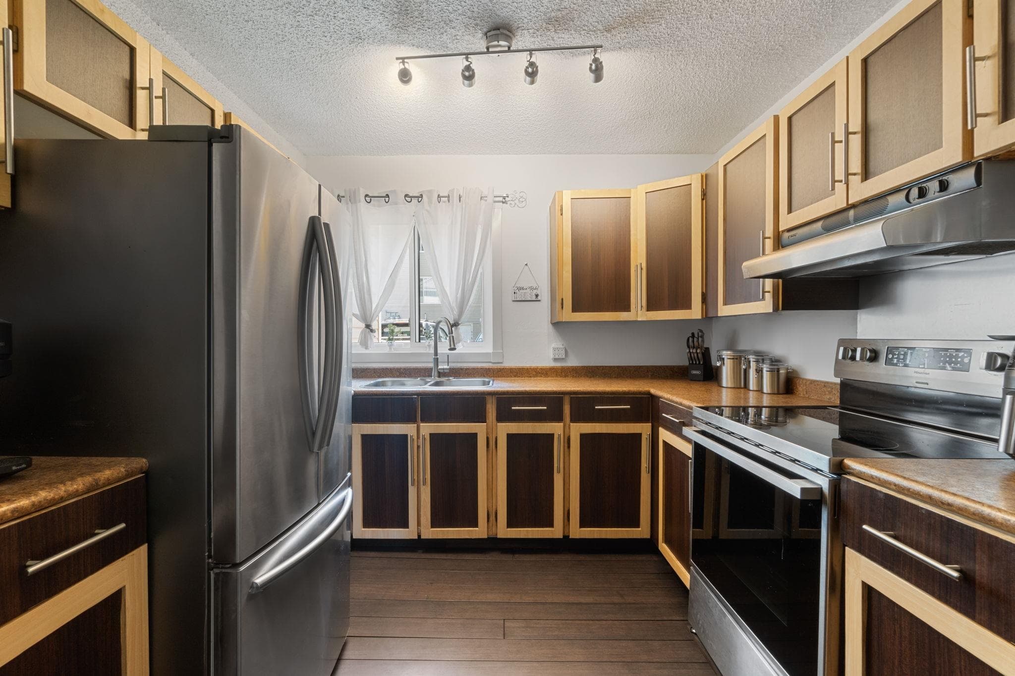 2082 Springer Avenue, Burnaby, V5B 3M5 — photo 5