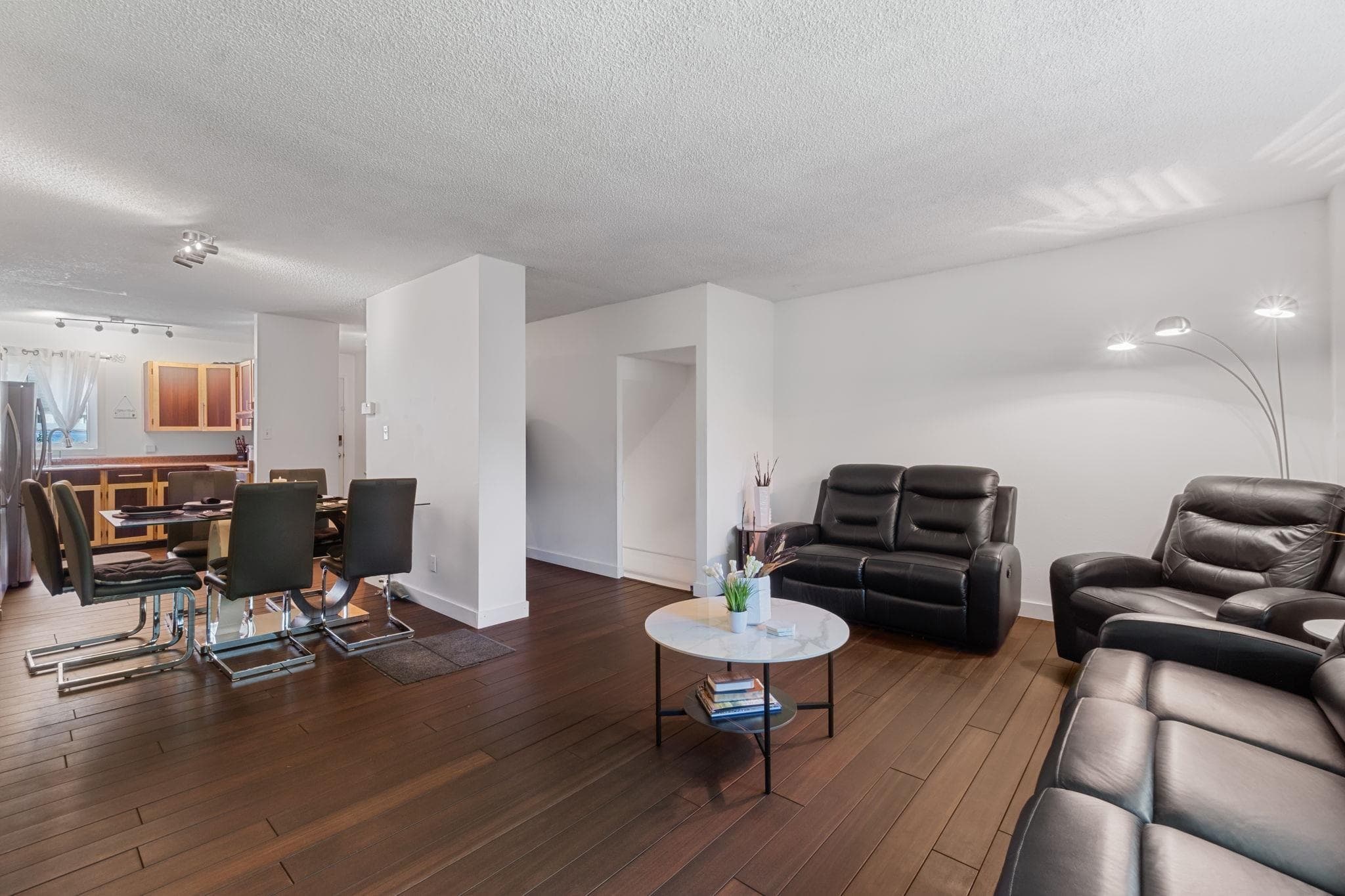 2082 Springer Avenue, Burnaby, V5B 3M5 — photo 4