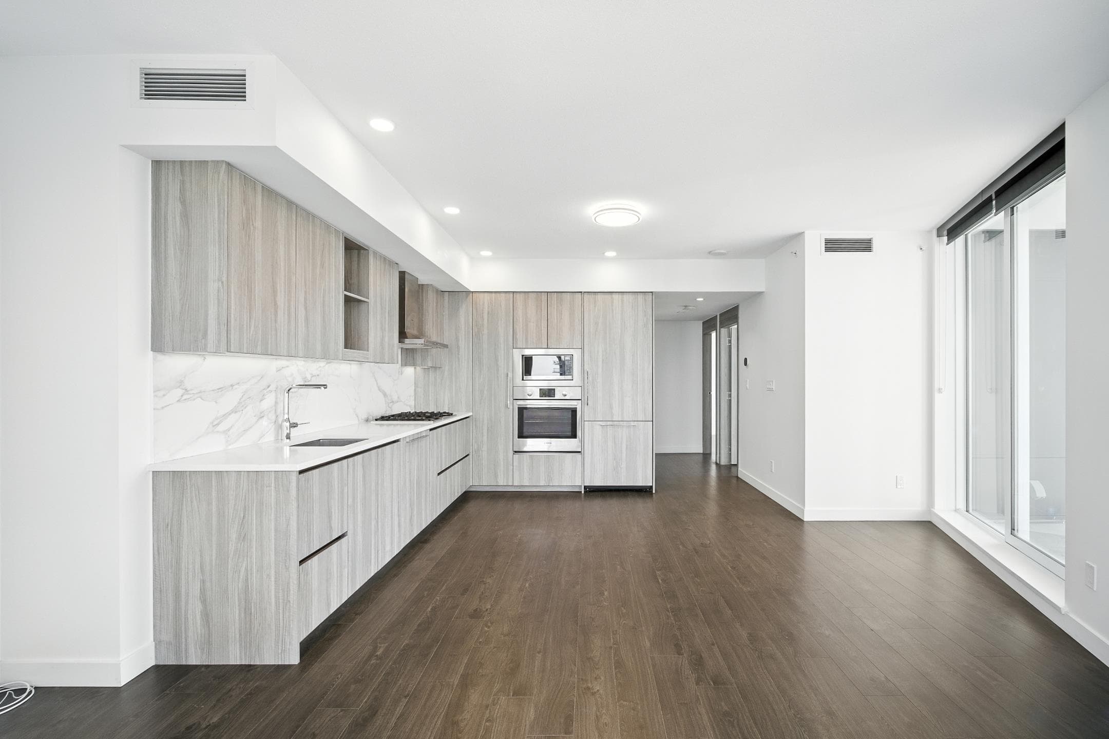 1504 - 9887 Whalley Boulevard, Surrey, V3T 0P4 — photo 3
