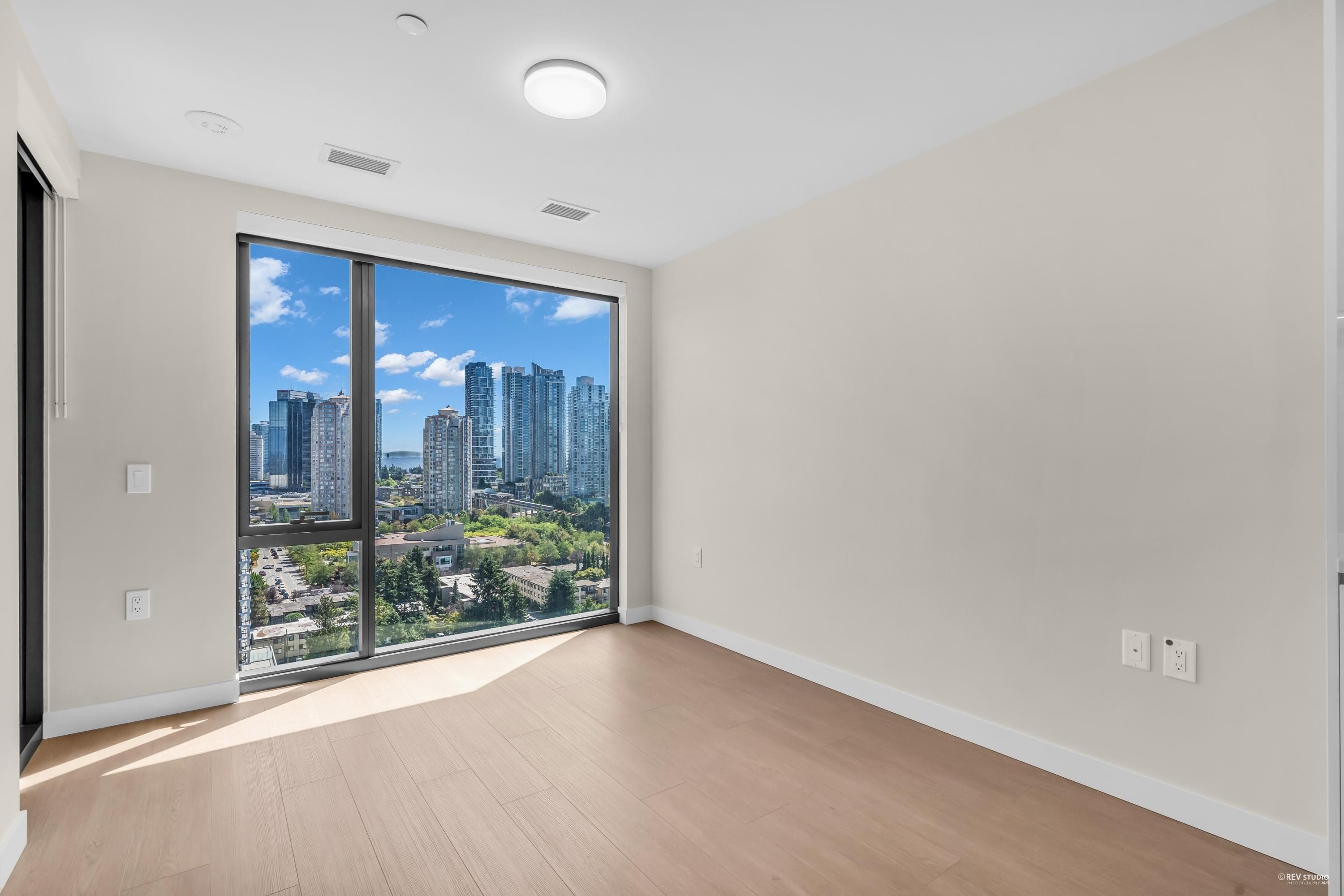1607 - 5987 Wilson Avenue, Burnaby, V5H 0L7 — photo 4