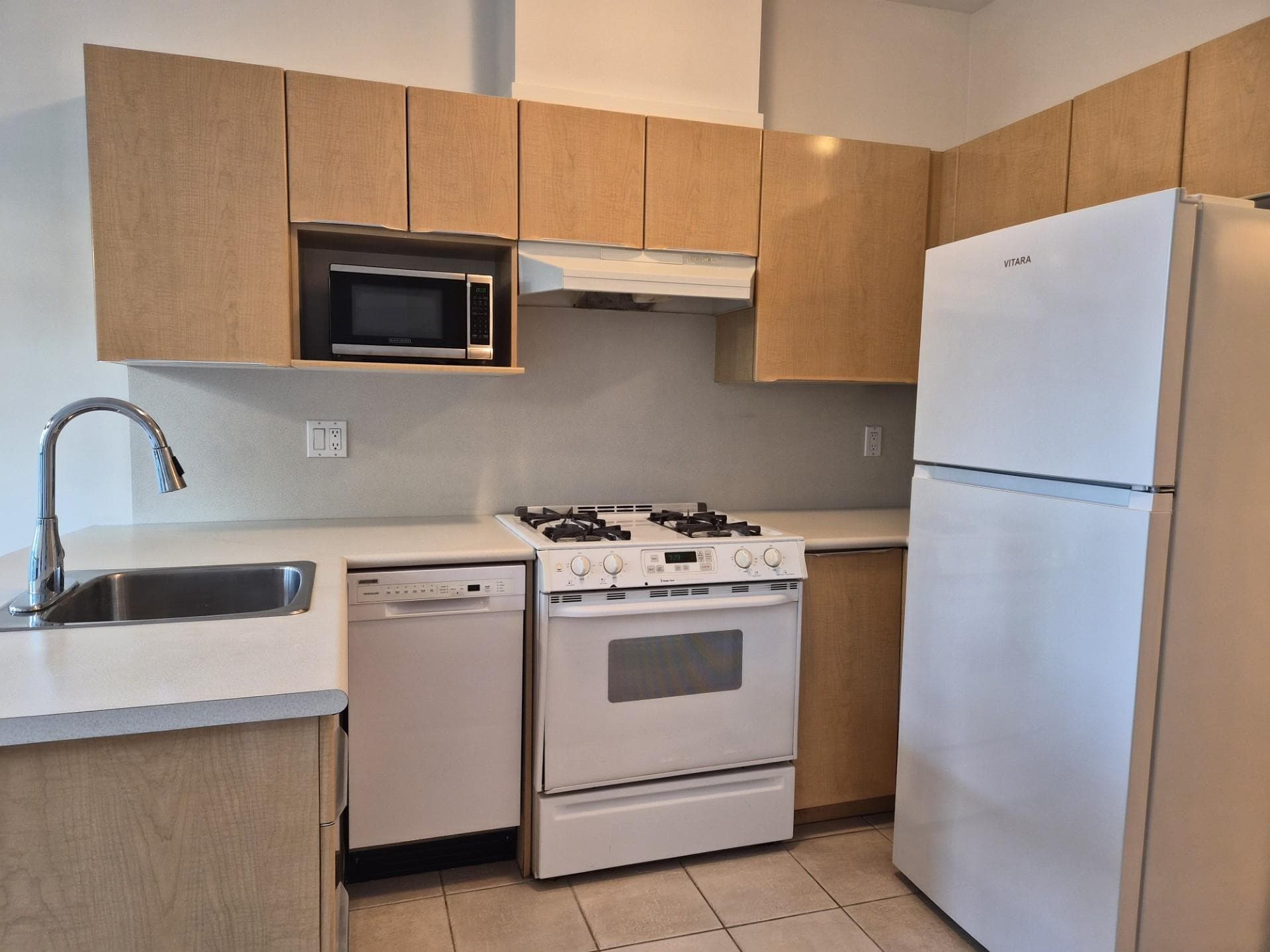 806 - 1239 W Georgia Street, Vancouver, V6E 4R8 — photo 2