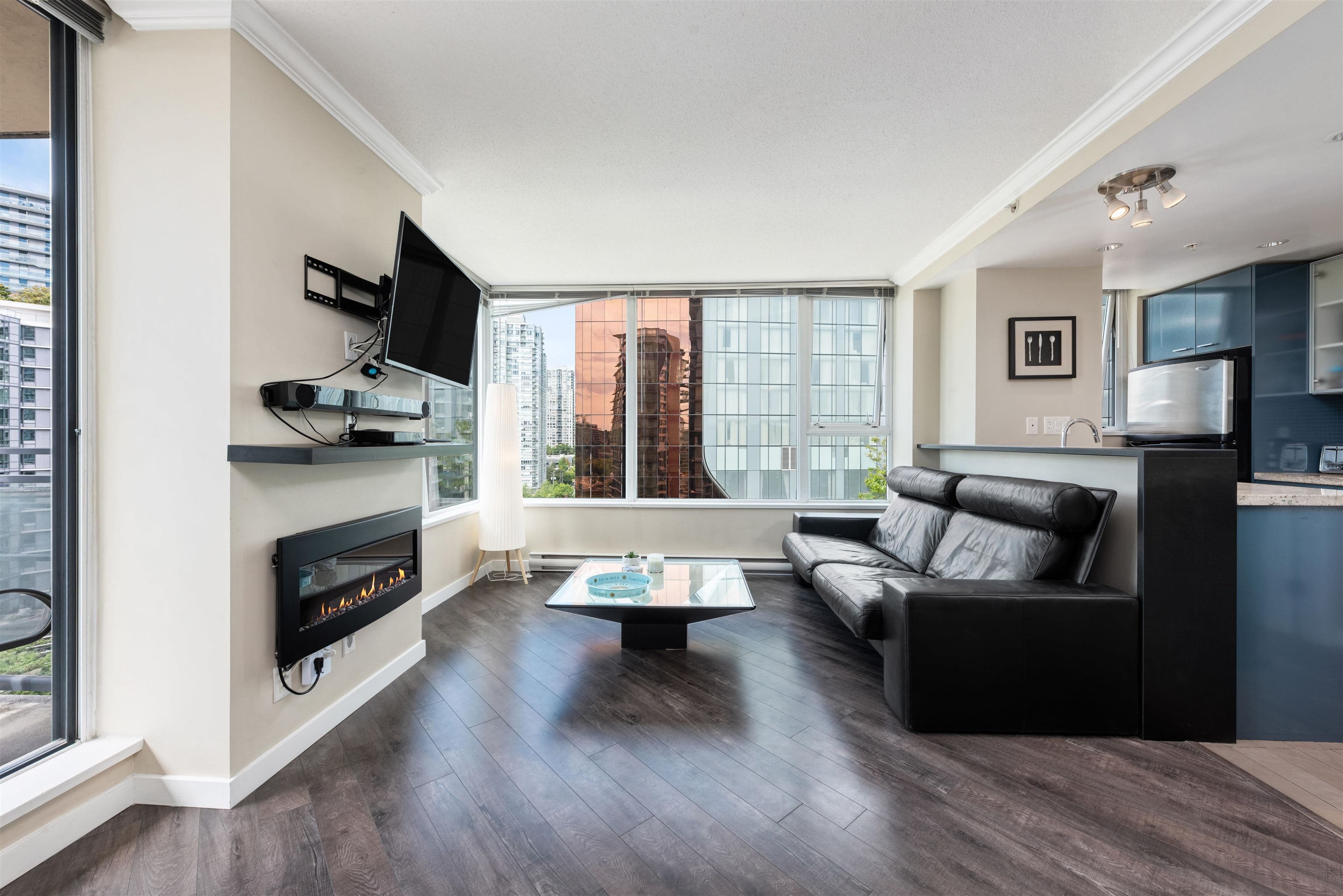 1606 - 33 Smithe Street, Vancouver, V6B 0B5 — photo 2