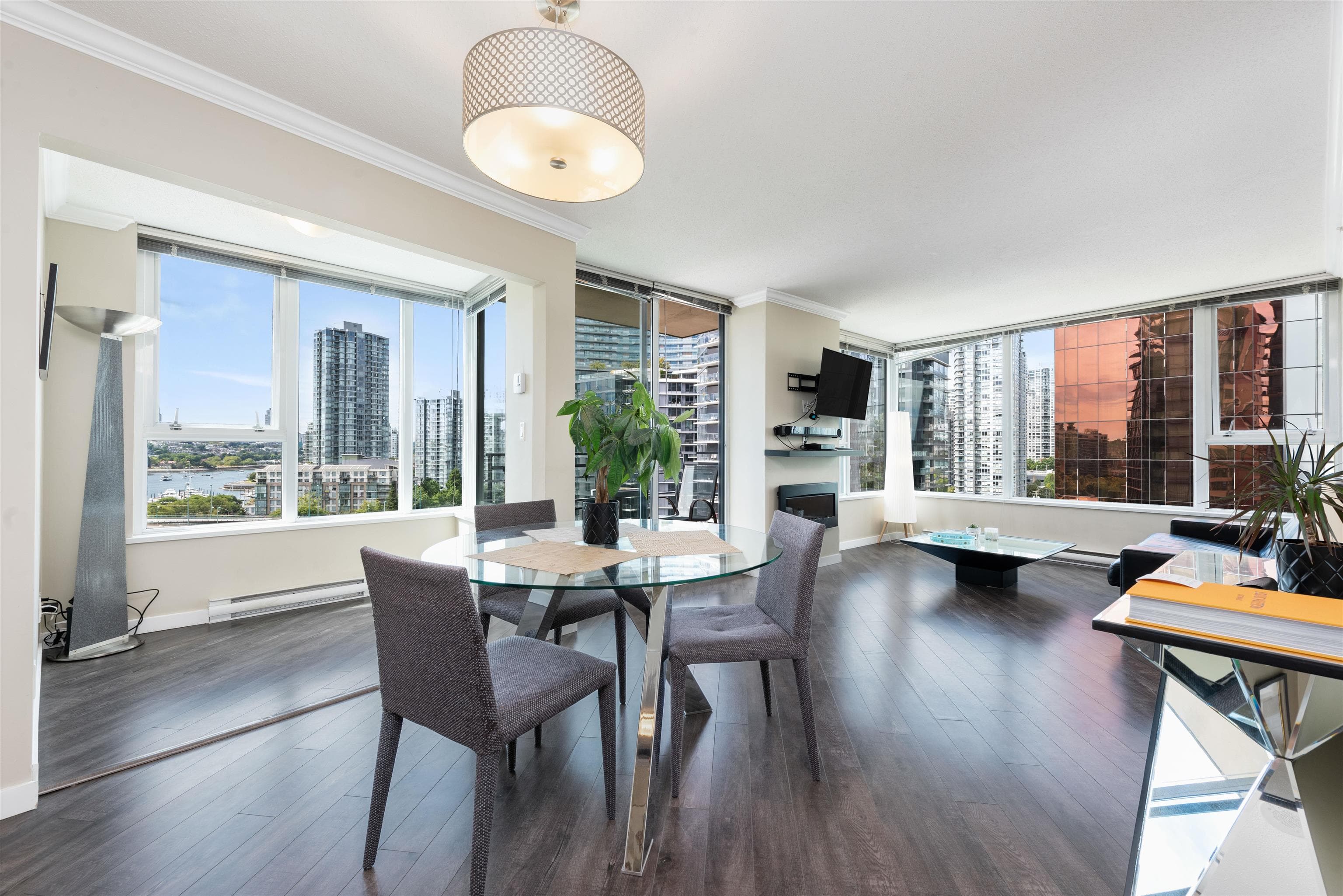 1606 - 33 Smithe Street, Vancouver, V6B 0B5 — photo 3