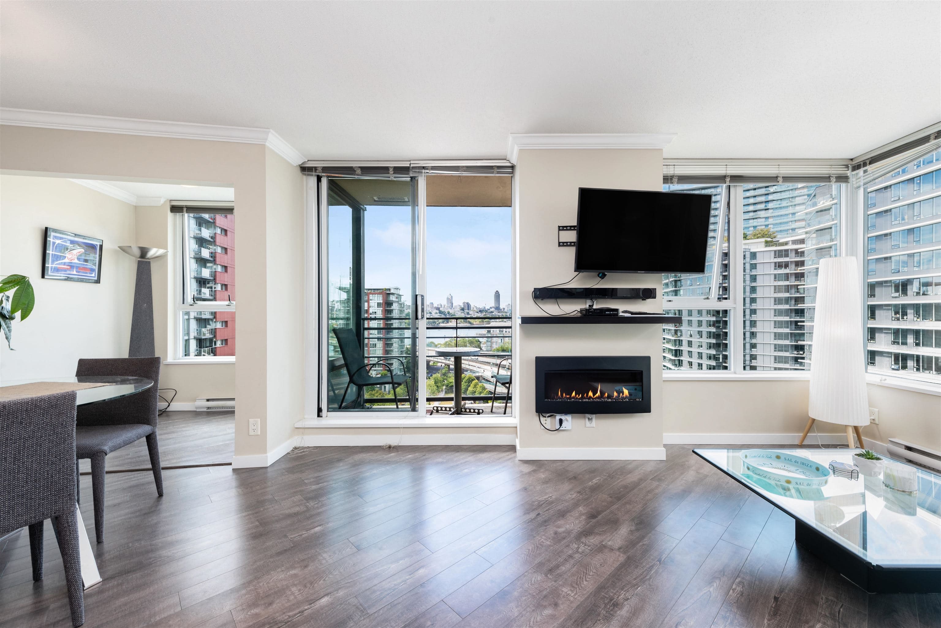 1606 - 33 Smithe Street, Vancouver, V6B 0B5 — photo 1