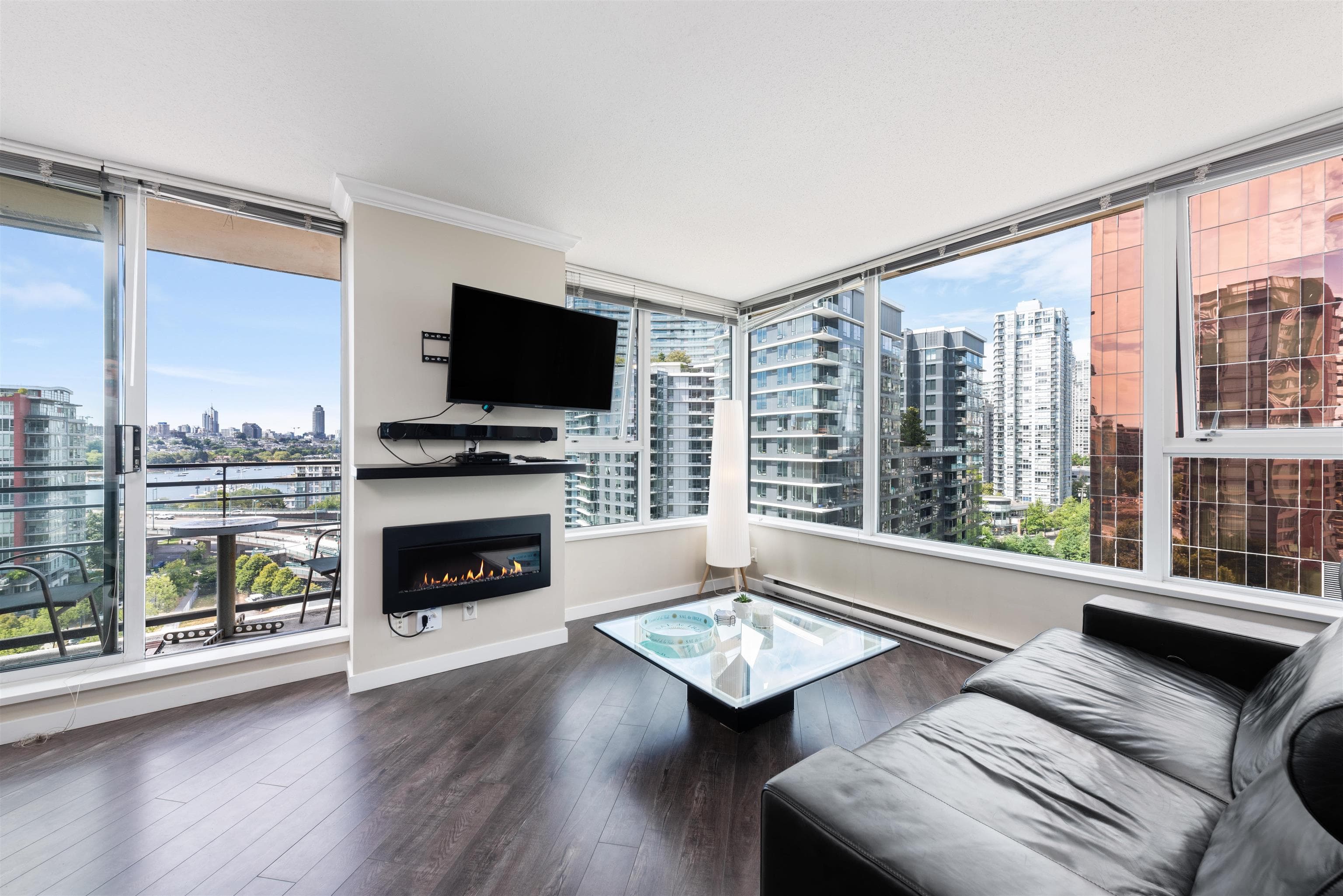 1606 - 33 Smithe Street, Vancouver, V6B 0B5 — photo 4