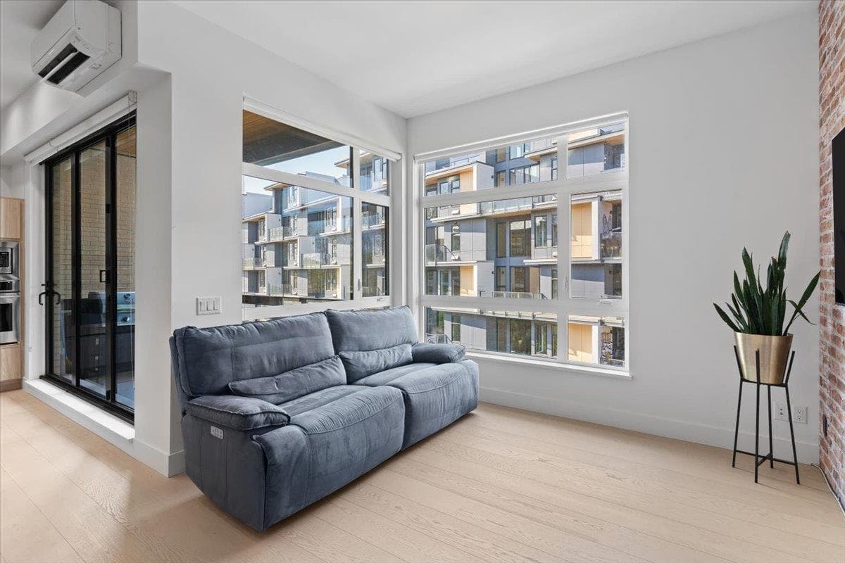 319 - 300 Salter Street, New Westminster, V3M 0L9 — photo 4