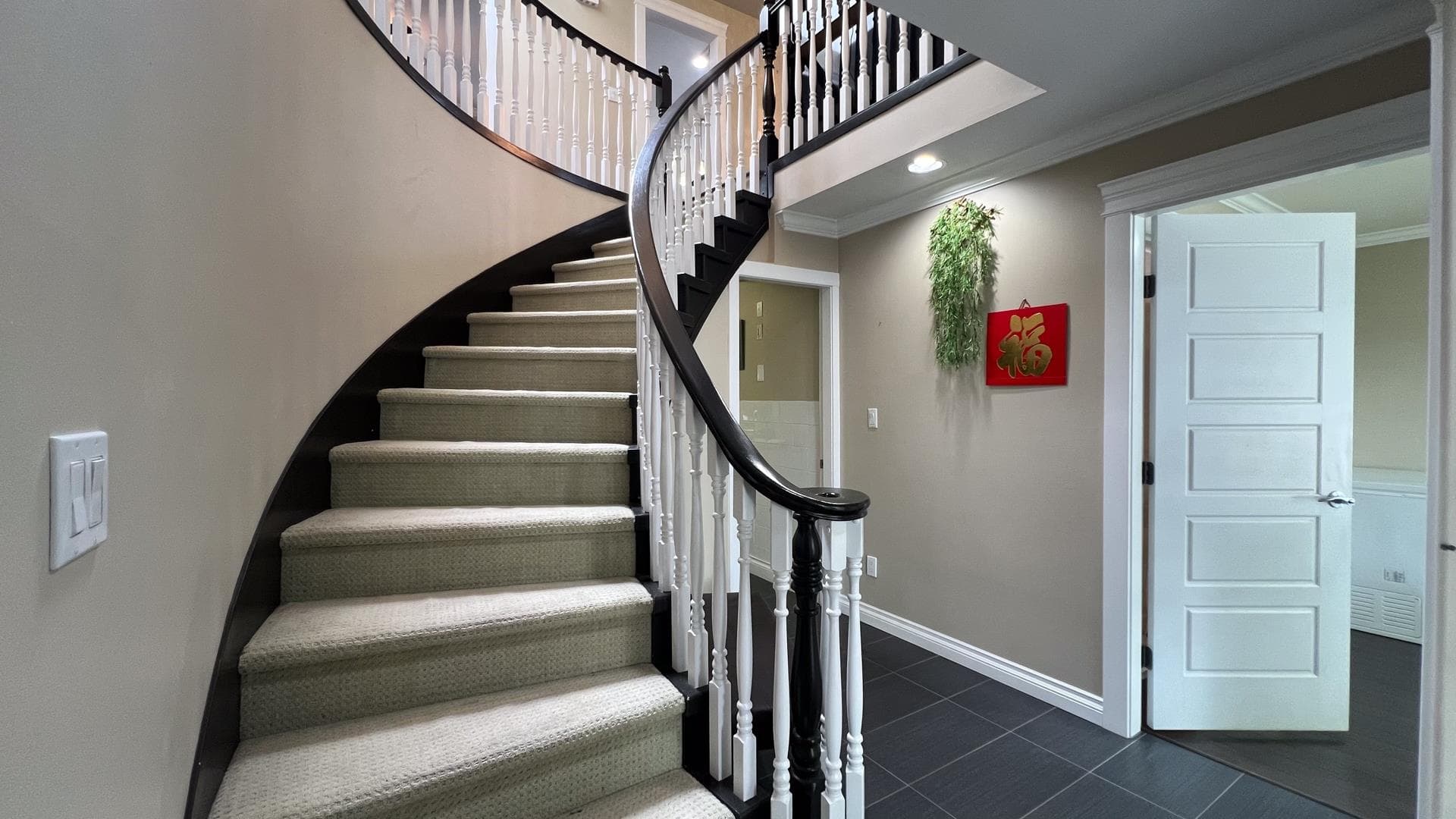 2041 Edinburgh Street, New Westminster, V3M 2X7 — photo 4