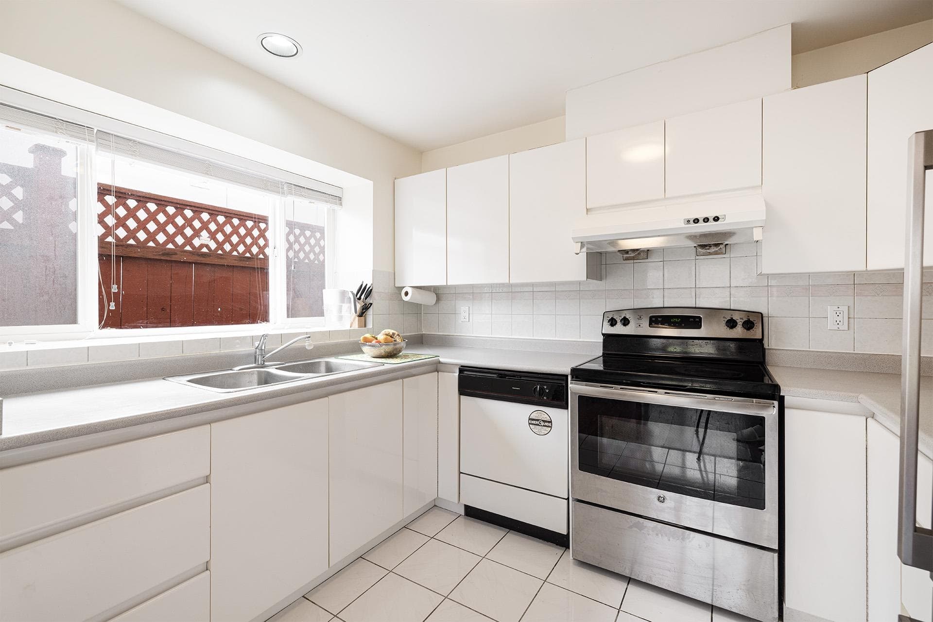 8573 Laurel Street, Vancouver, V6P 2X6 — photo 2