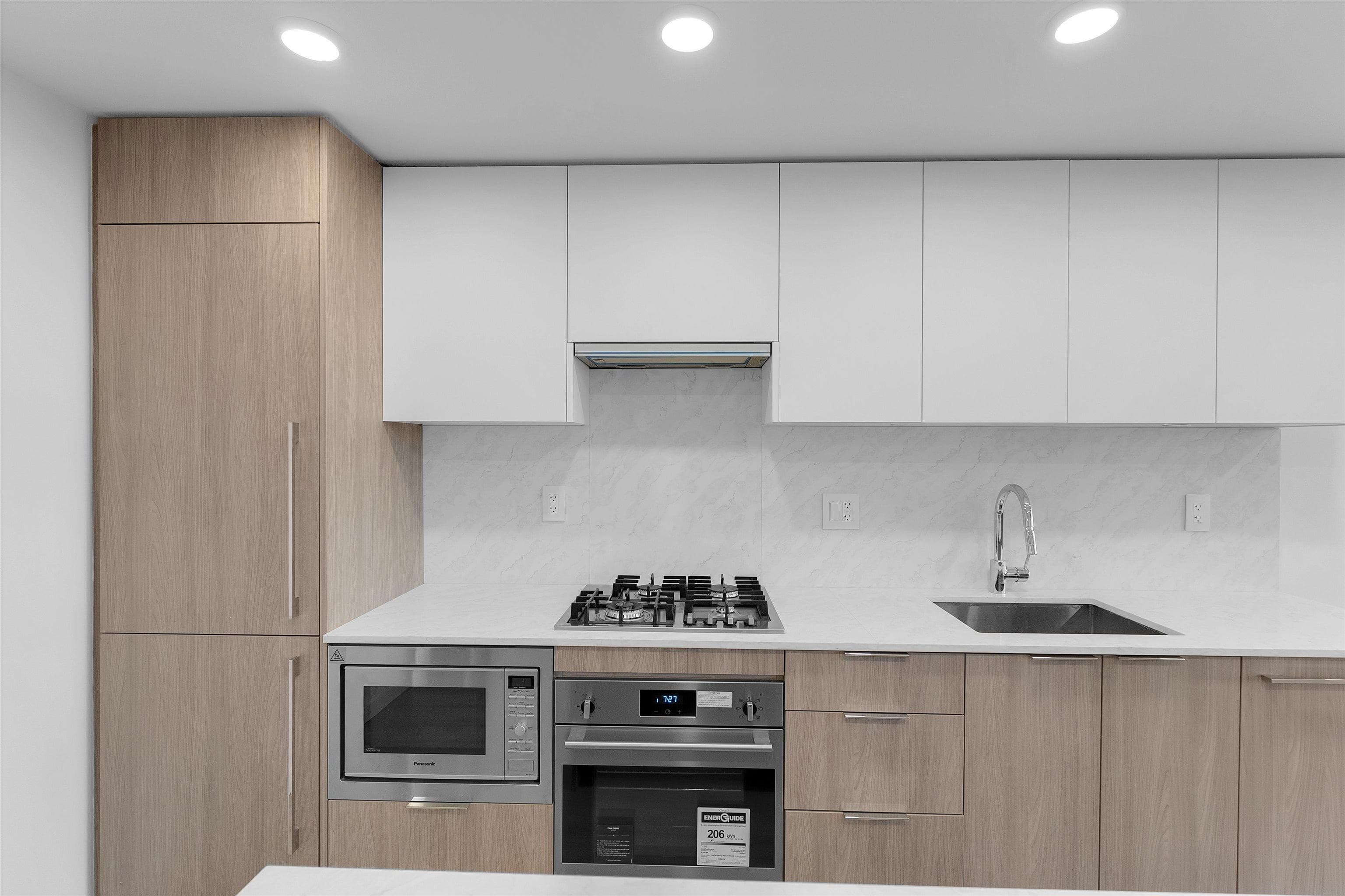 2106 - 10333 133 Street, Surrey, V3T 0V1 — photo 2