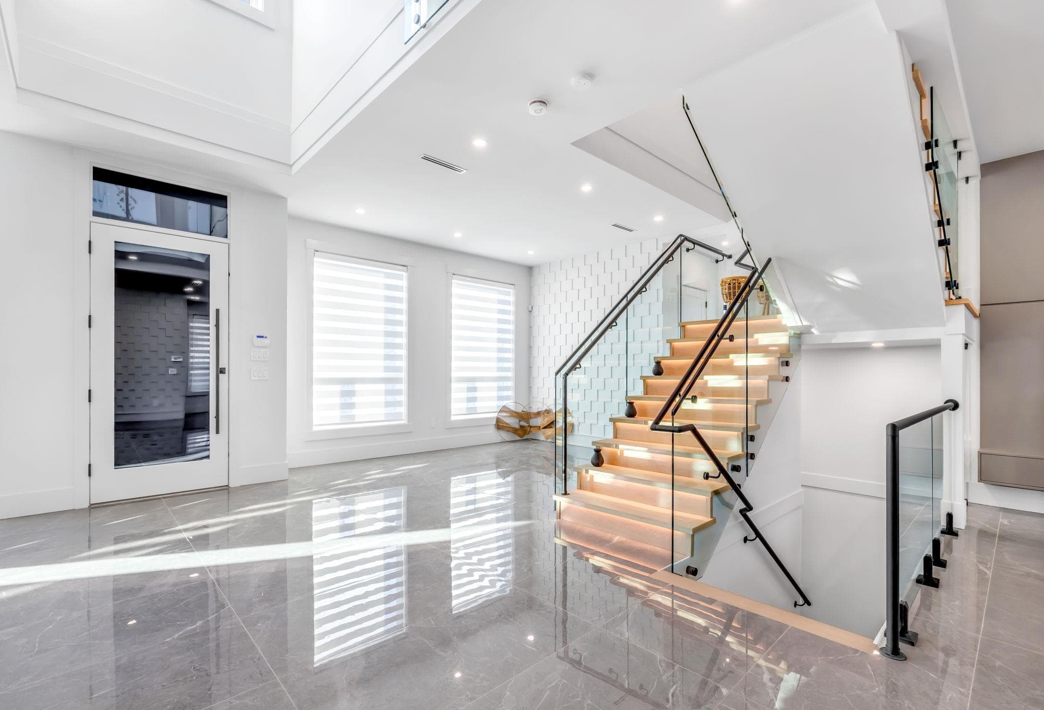 16059 9a Avenue, Surrey, V4A 4W5 — photo 5