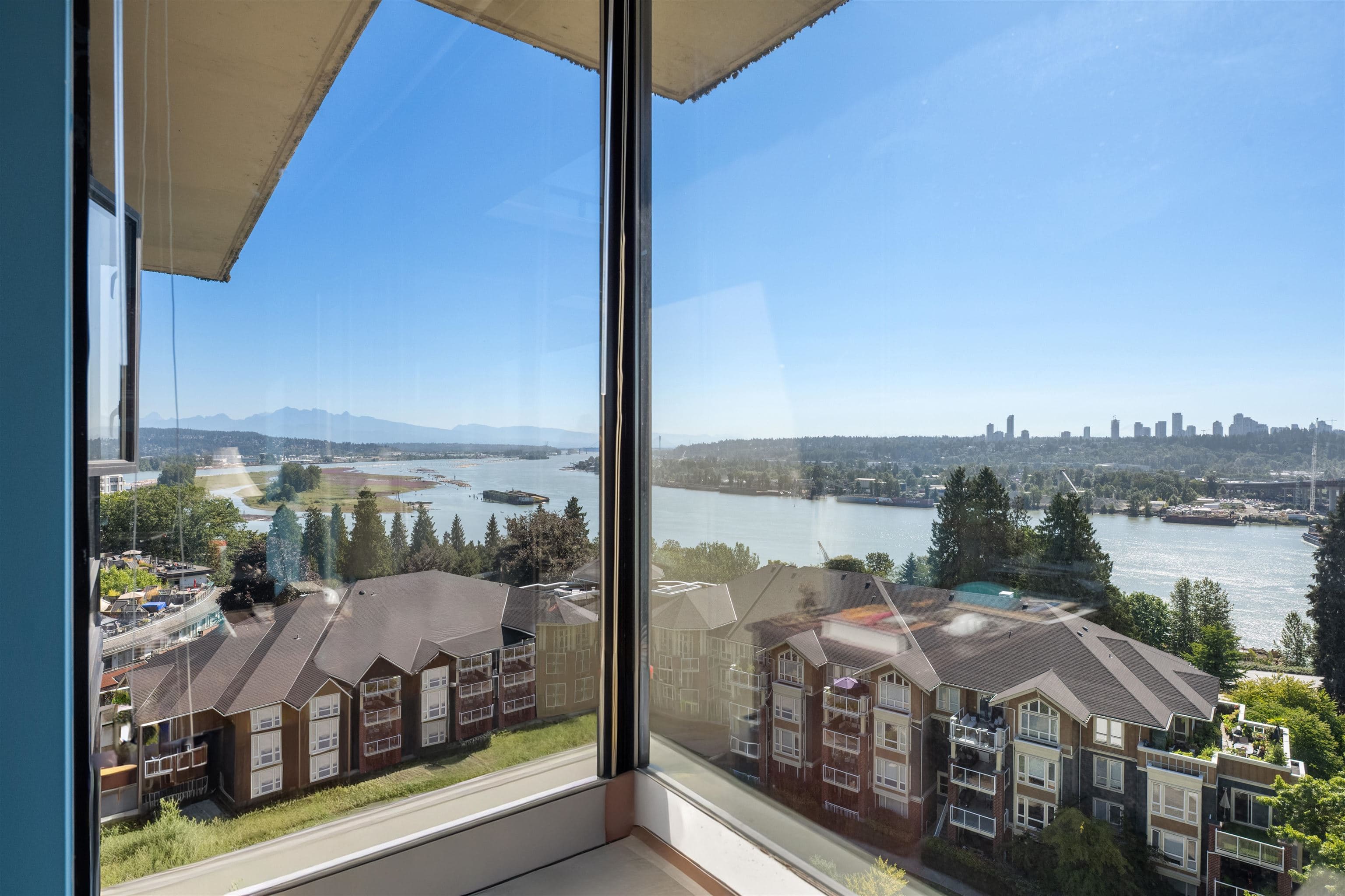 1003 - 11 E Royal Avenue, New Westminster, V3L 0A8 — photo 1