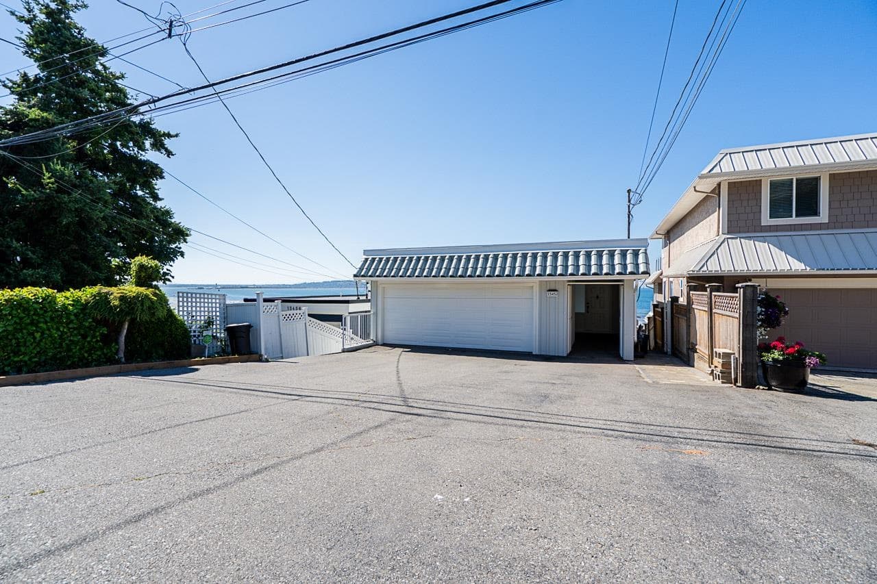 15452 Victoria Avenue, White Rock, V4B 1H3 — photo 3