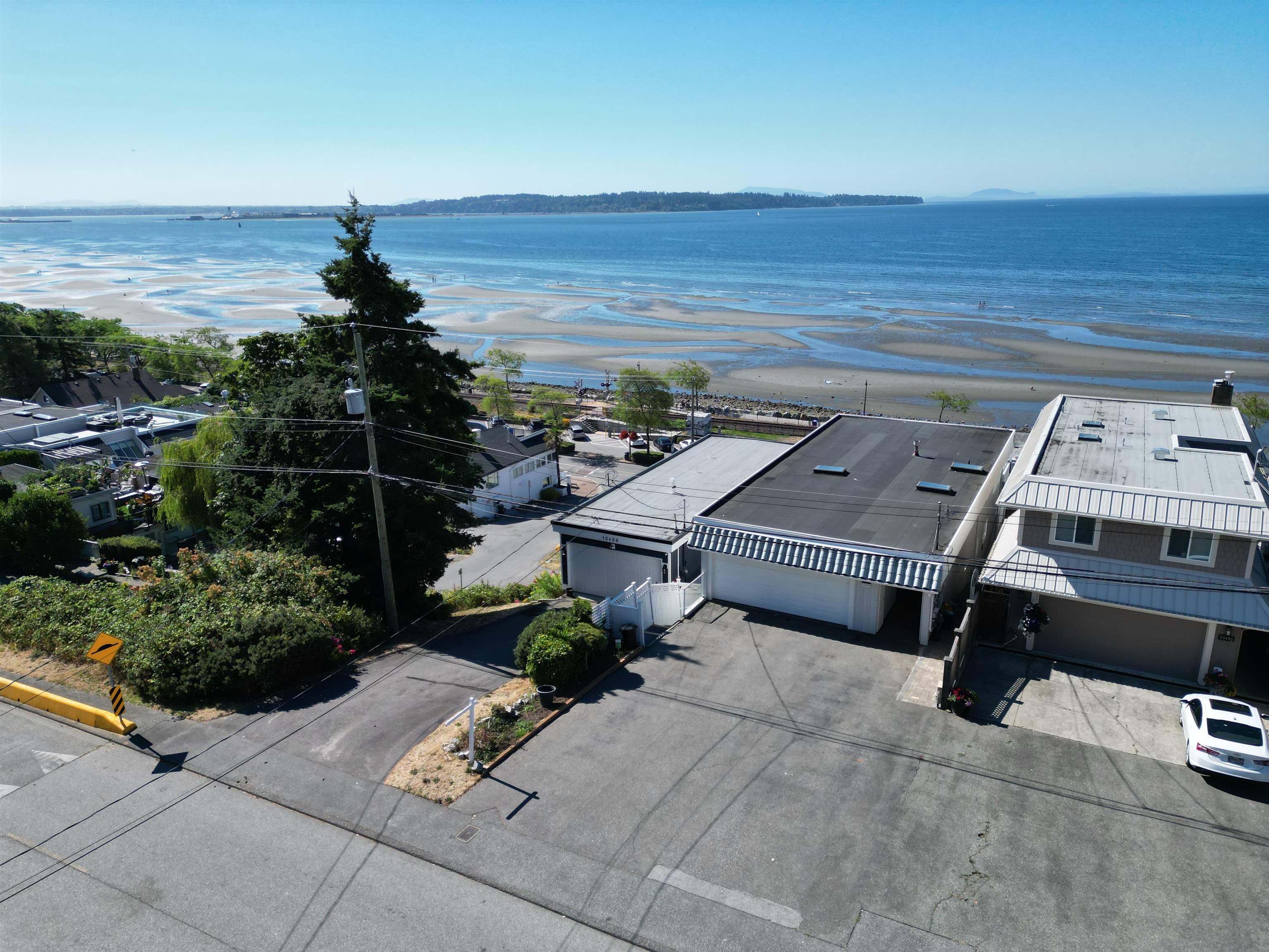 15452 Victoria Avenue, White Rock, V4B 1H3 — photo 1