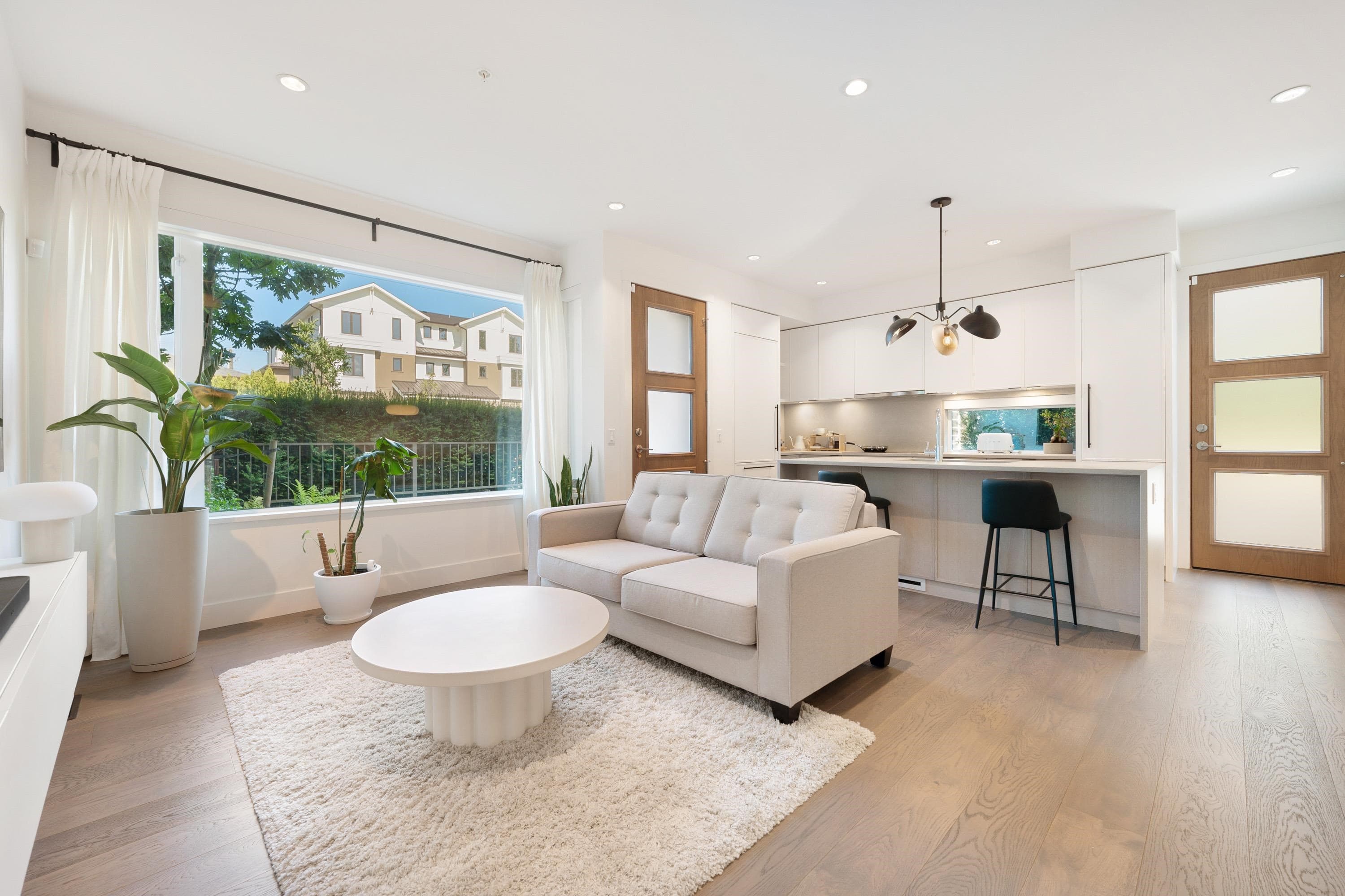 6812 Oak Street, Vancouver