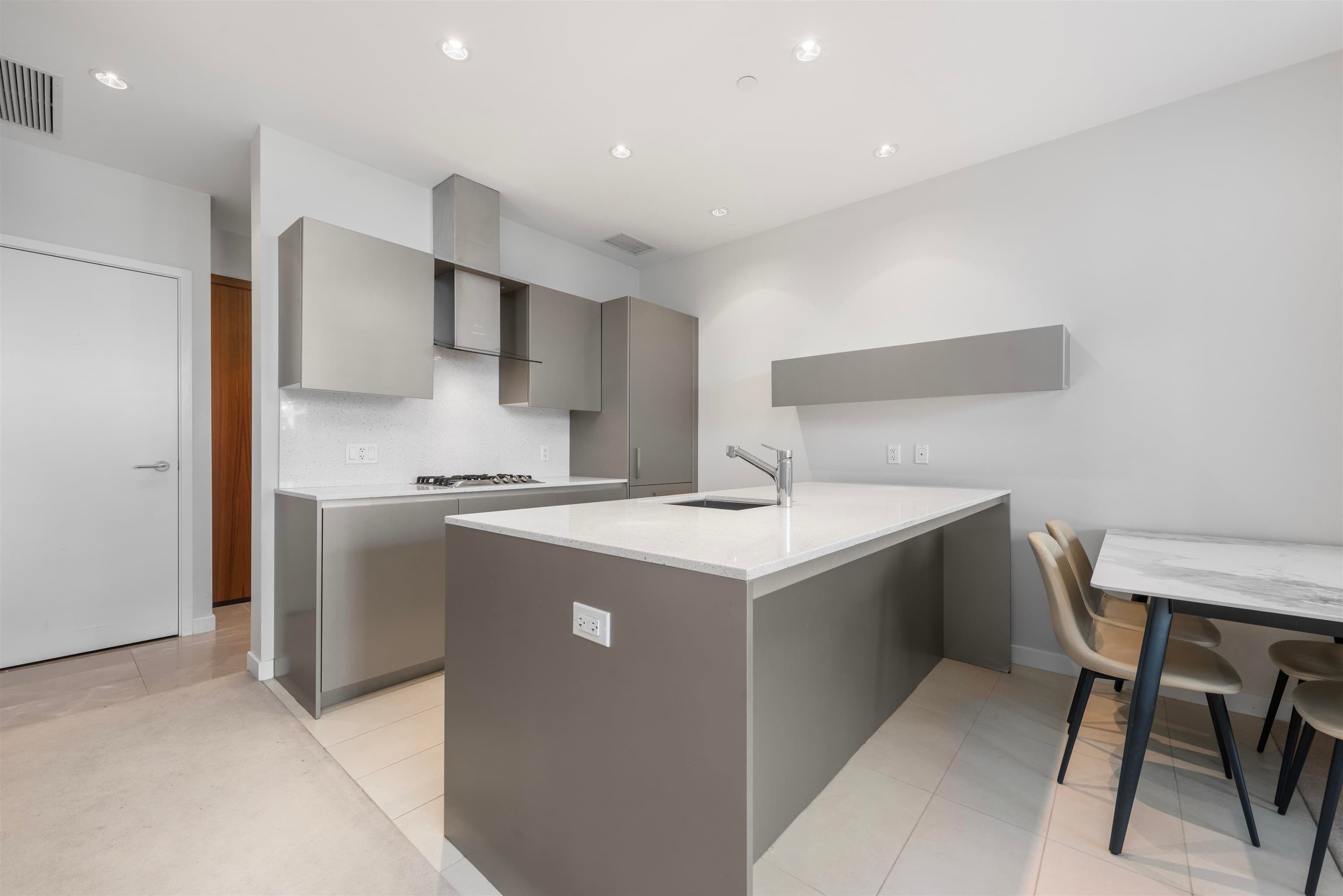 203 - 5111 Brighouse Way, Richmond, V7C 0A6 — photo 3
