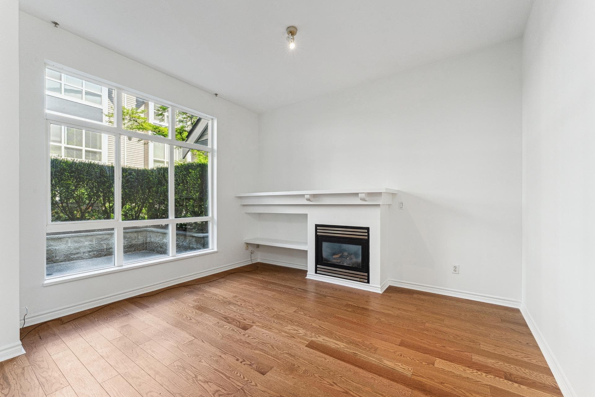 1 - 995 Lynn Valley Road, North Vancouver, V7J 1Z6 — photo 2