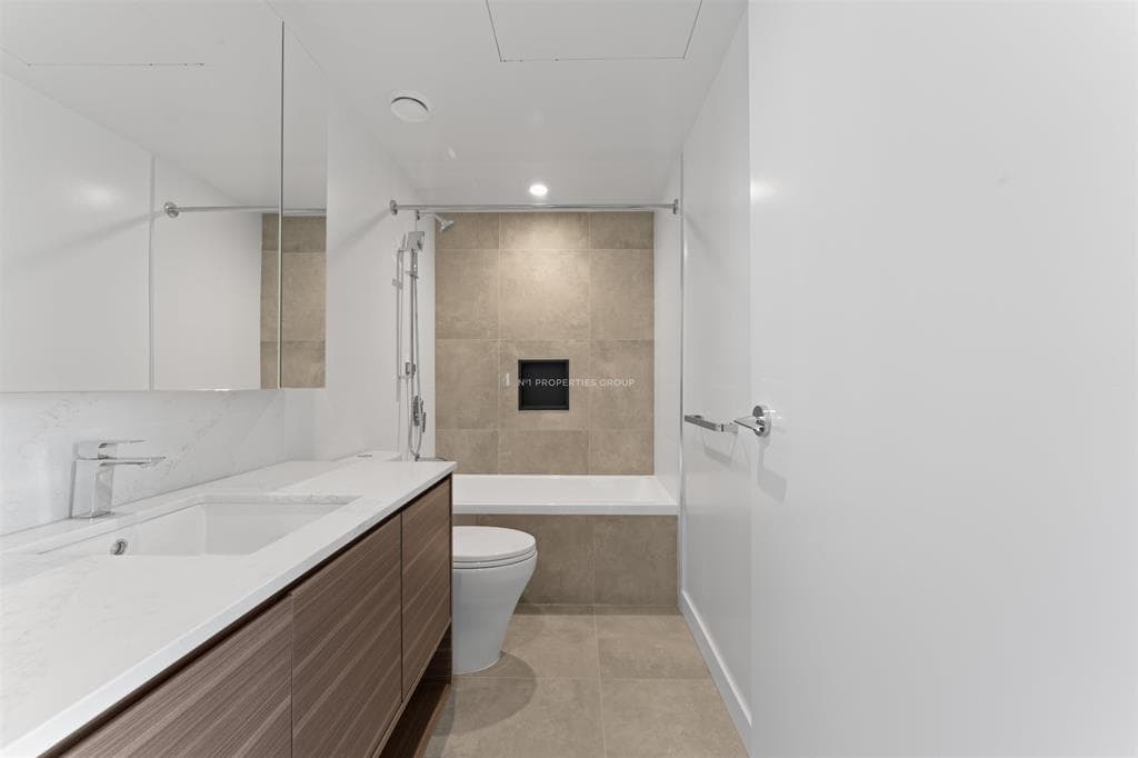4105 - 13725 George Junction, Surrey, V3T 0V7 — photo 4