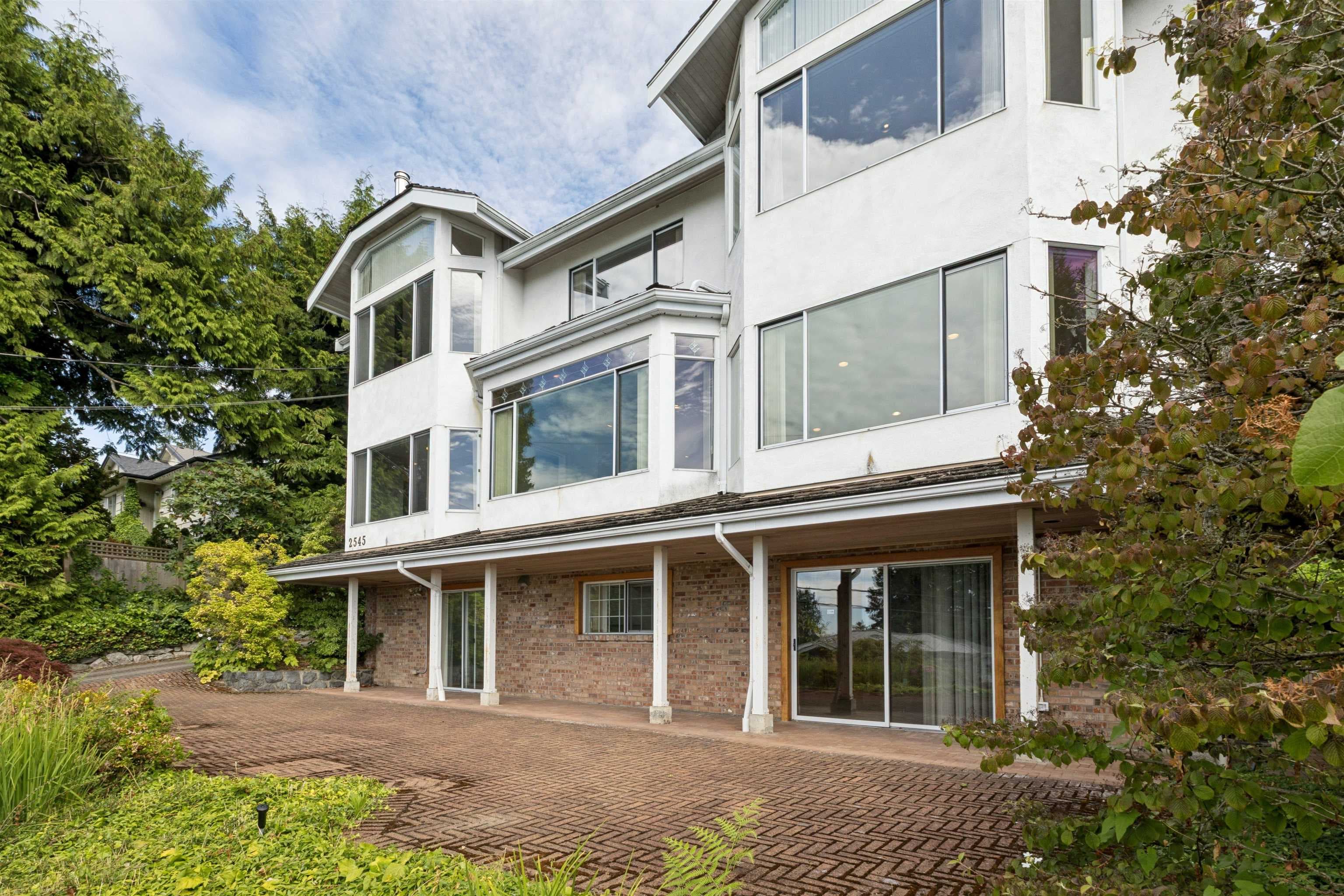 2545 Palmerston Avenue, West Vancouver, V7V 2W4 — photo 2