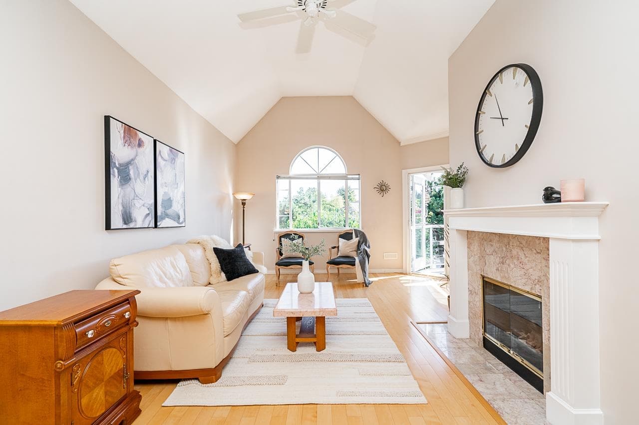 201 - 25 Richmond Street, New Westminster