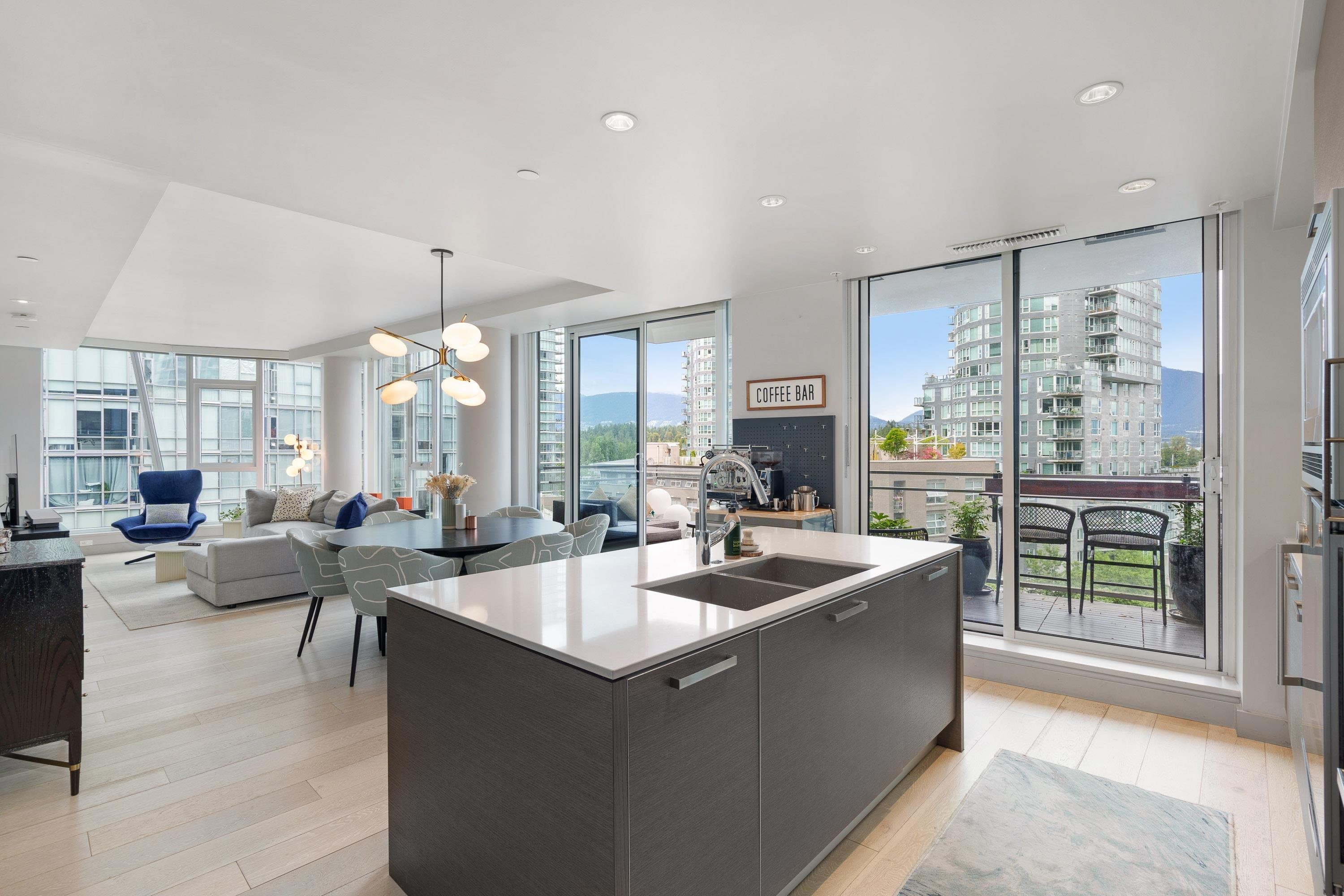 601 - 1499 W Pender Street, Vancouver, V6G 0A7 — photo 2
