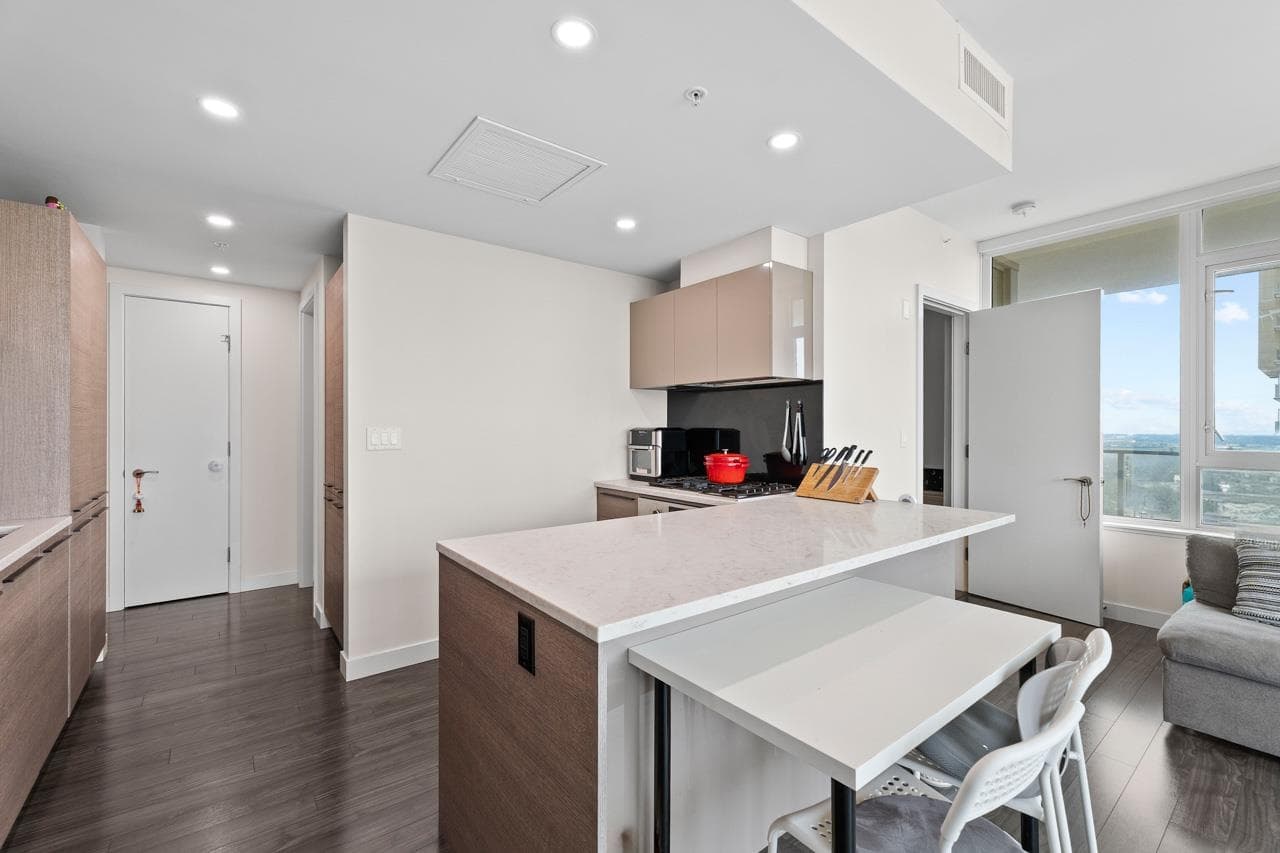 1106 - 6383 Mckay Avenue, Burnaby, V5H 0H8 — photo 2