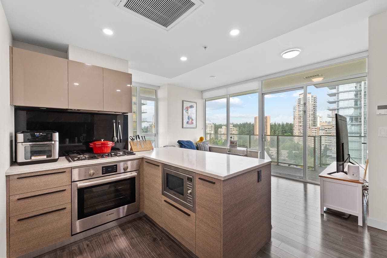 1106 - 6383 Mckay Avenue, Burnaby, V5H 0H8 — photo 1