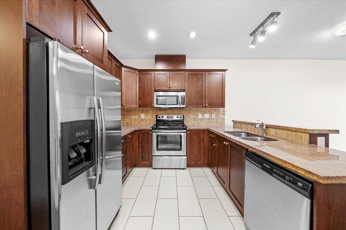 305 - 14333 104 Avenue, Surrey, V3T 0E1 — photo 5