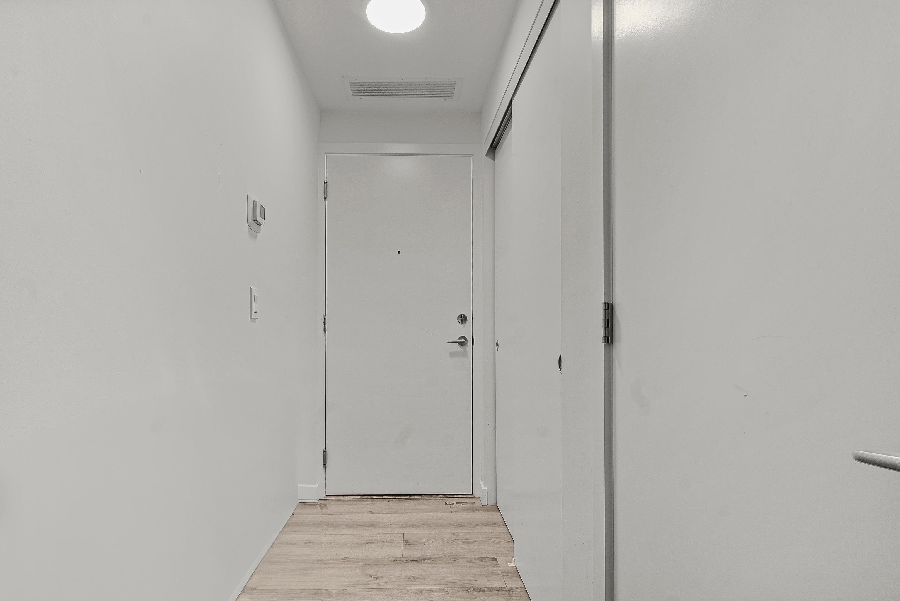 1303 - 10626 City Parkway, Surrey, V3T 0S3 — photo 4