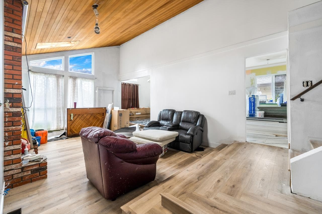 15128 96 Avenue, Surrey, V3R 1E9 — photo 3
