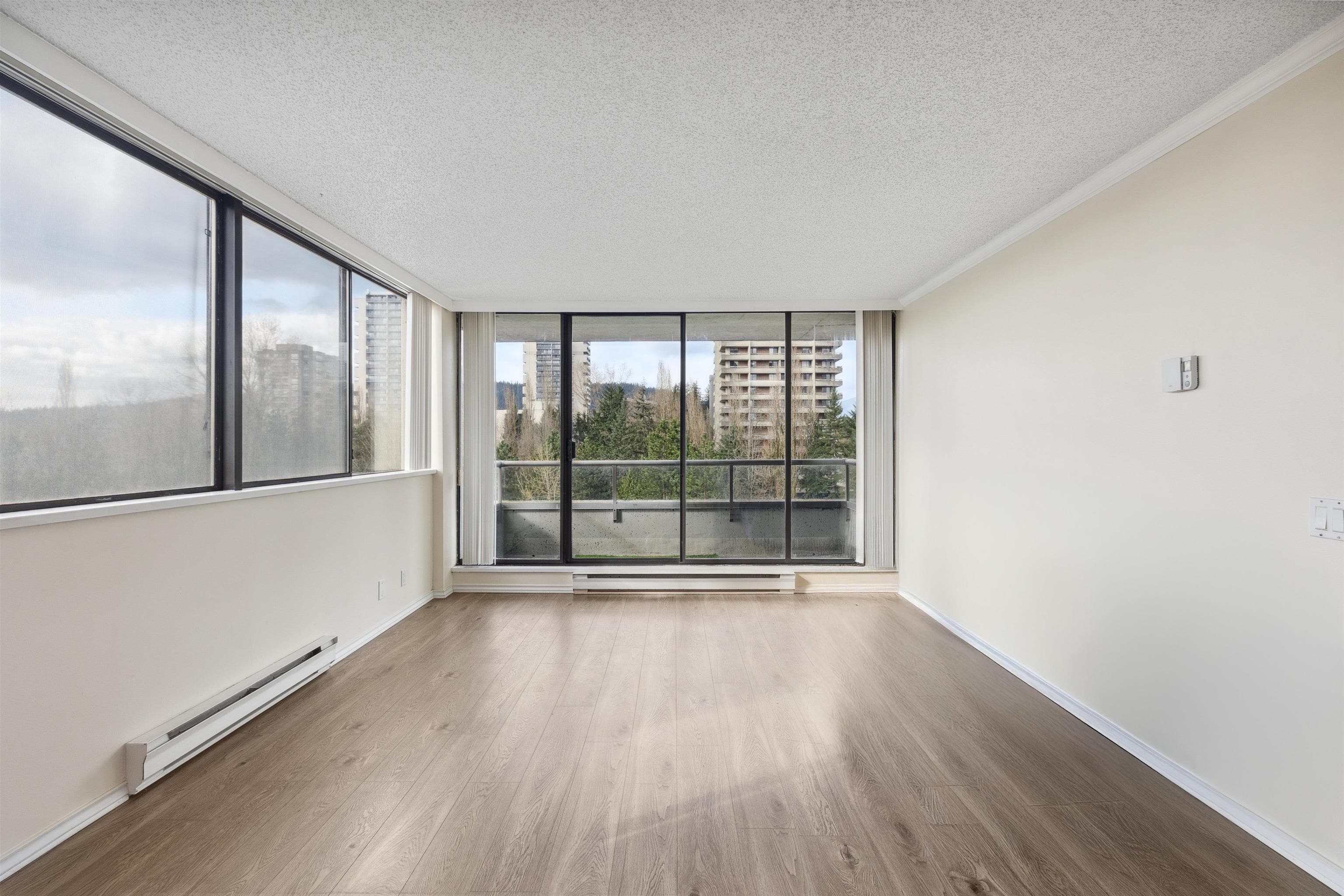 806 - 3970 Carrigan Court, Burnaby, V3N 4S5 — photo 2
