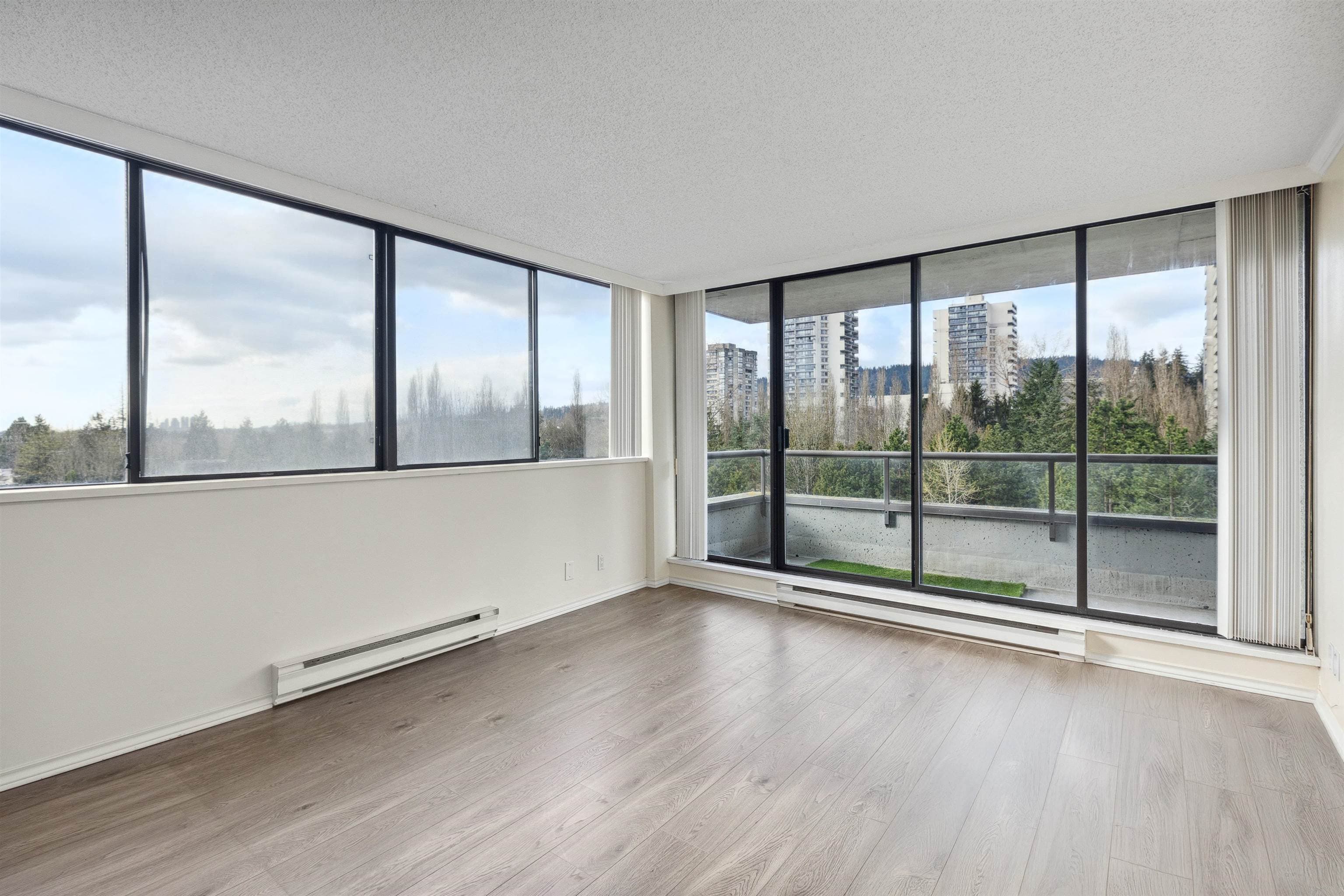 806 - 3970 Carrigan Court, Burnaby, V3N 4S5 — photo 3
