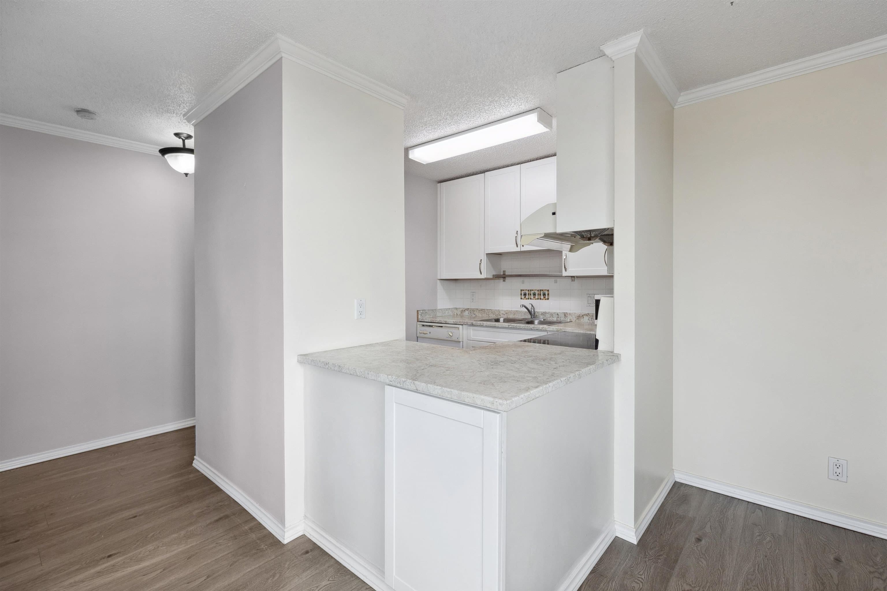 806 - 3970 Carrigan Court, Burnaby, V3N 4S5 — photo 4