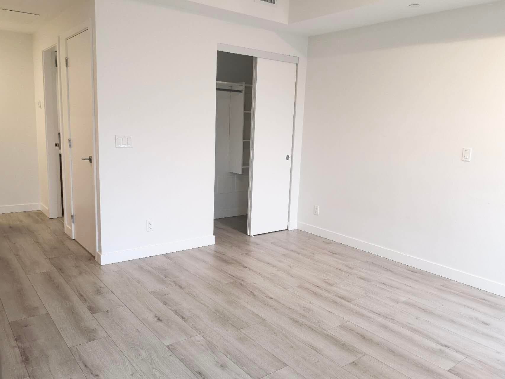 1201 - 10626 City Parkway, Surrey, V3T 0S3 — photo 3